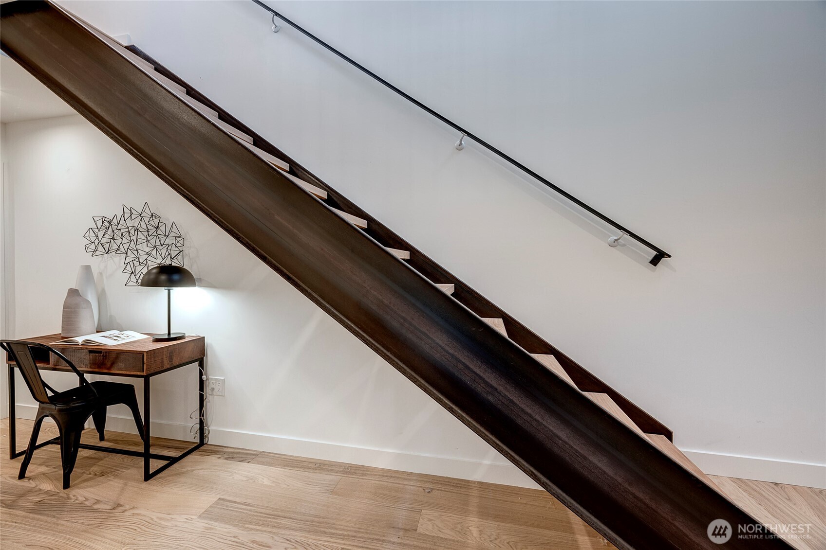 Seattle, Washington, 98199, United States, 2 Bedrooms Bedrooms, ,1 BathroomBathrooms,Residential,For Sale,1950850