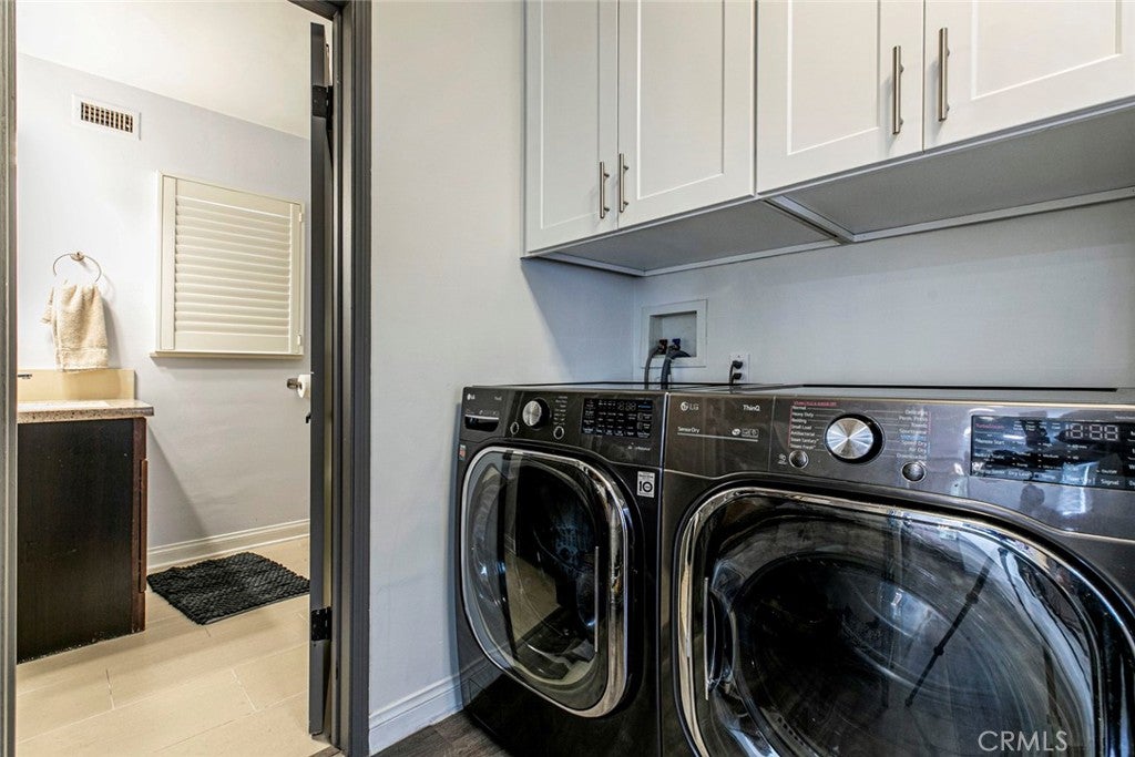 Van Nuys, California, 91406, United States, 3 Bedrooms Bedrooms, ,2 BathroomsBathrooms,Residential,For Sale,1940883