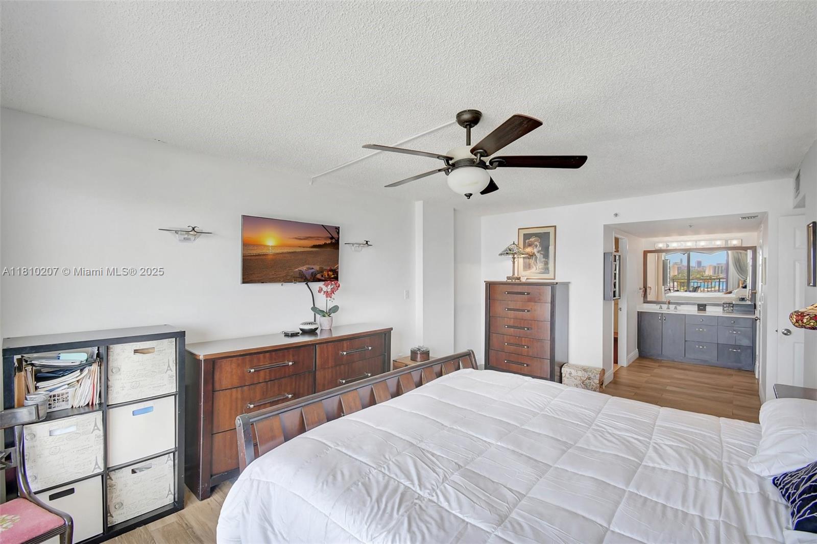 Sunny Isles Beach, Florida, 33160, United States, 2 Bedrooms Bedrooms, ,2 BathroomsBathrooms,Residential,For Sale,1837266