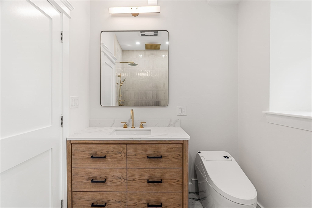 Natick, Massachusetts, 01760, United States, 5 Bedrooms Bedrooms, ,6 BathroomsBathrooms,Residential,For Sale,1901321