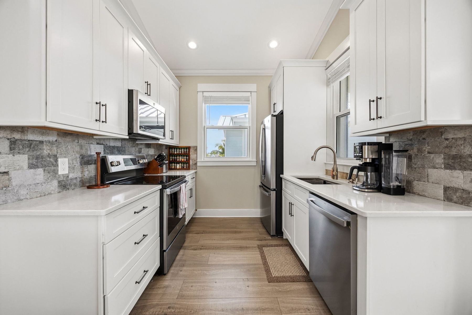  Modern Waterfront Home with Private Dock - 物件實景