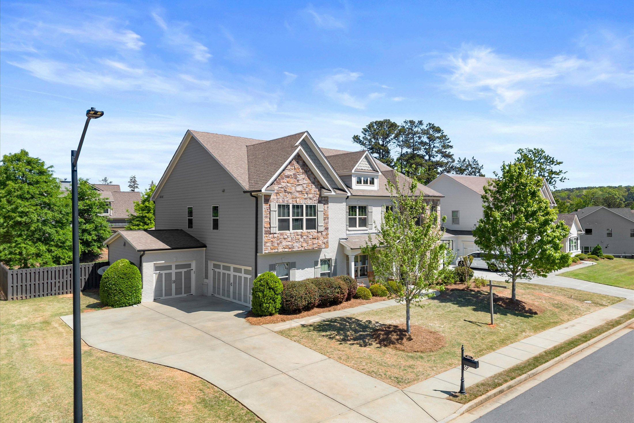  One-of-a-kind Home Offers an Exceptional Blend of Space, Style, and Upgrades - 物件實景