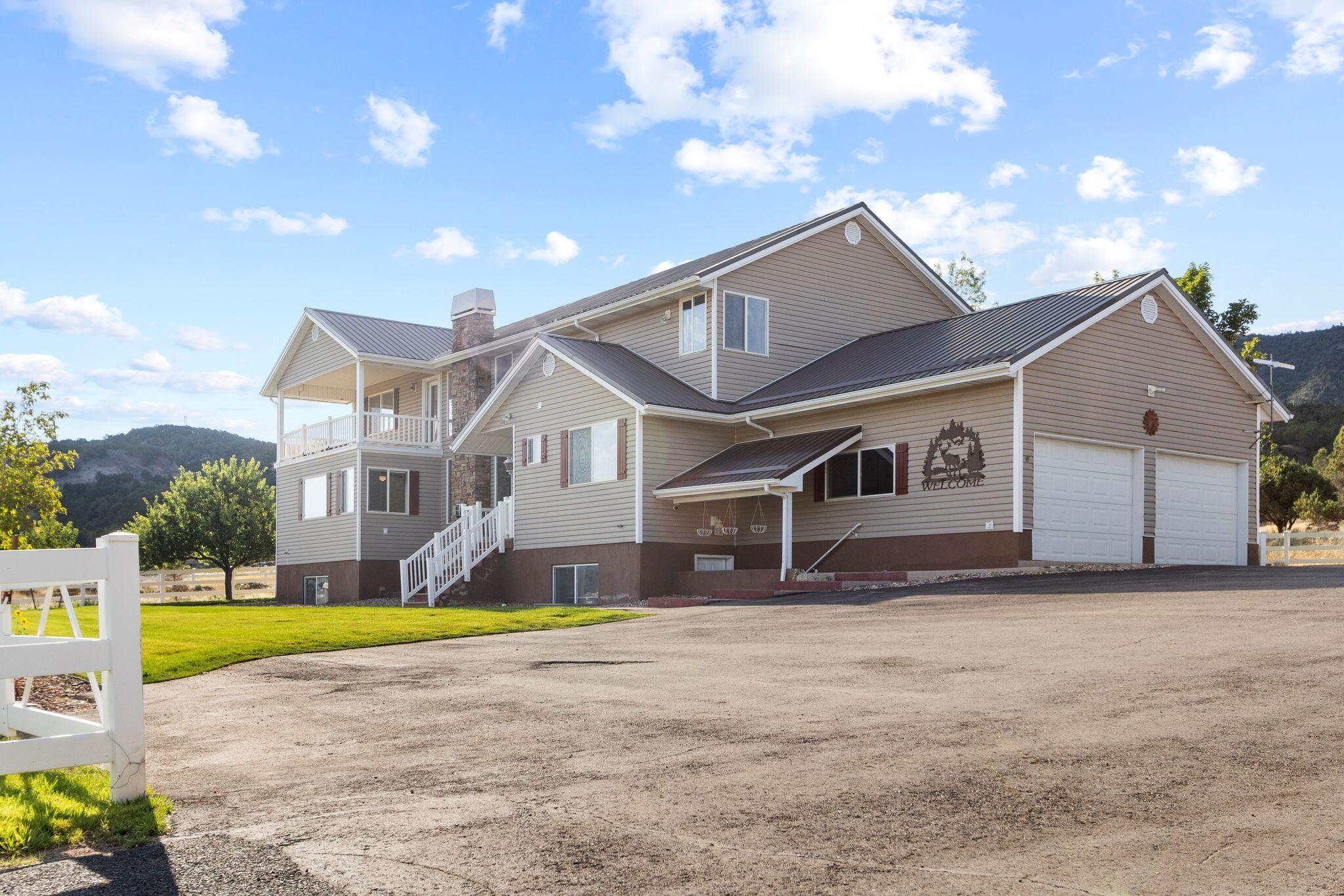 Parowan, Utah, 84761, United States, 6 Bedrooms Bedrooms, ,5 BathroomsBathrooms,Residential,For Sale,1995430