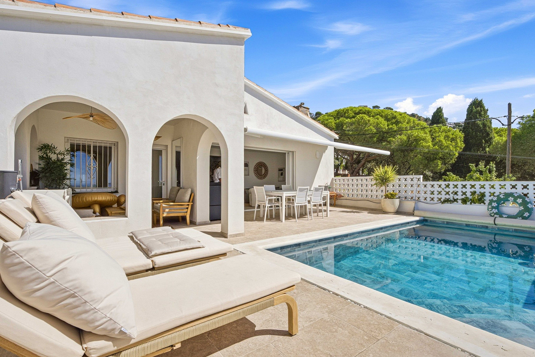  Contemporary villa with pool and panoramic views of Roses Bay - 物件實景