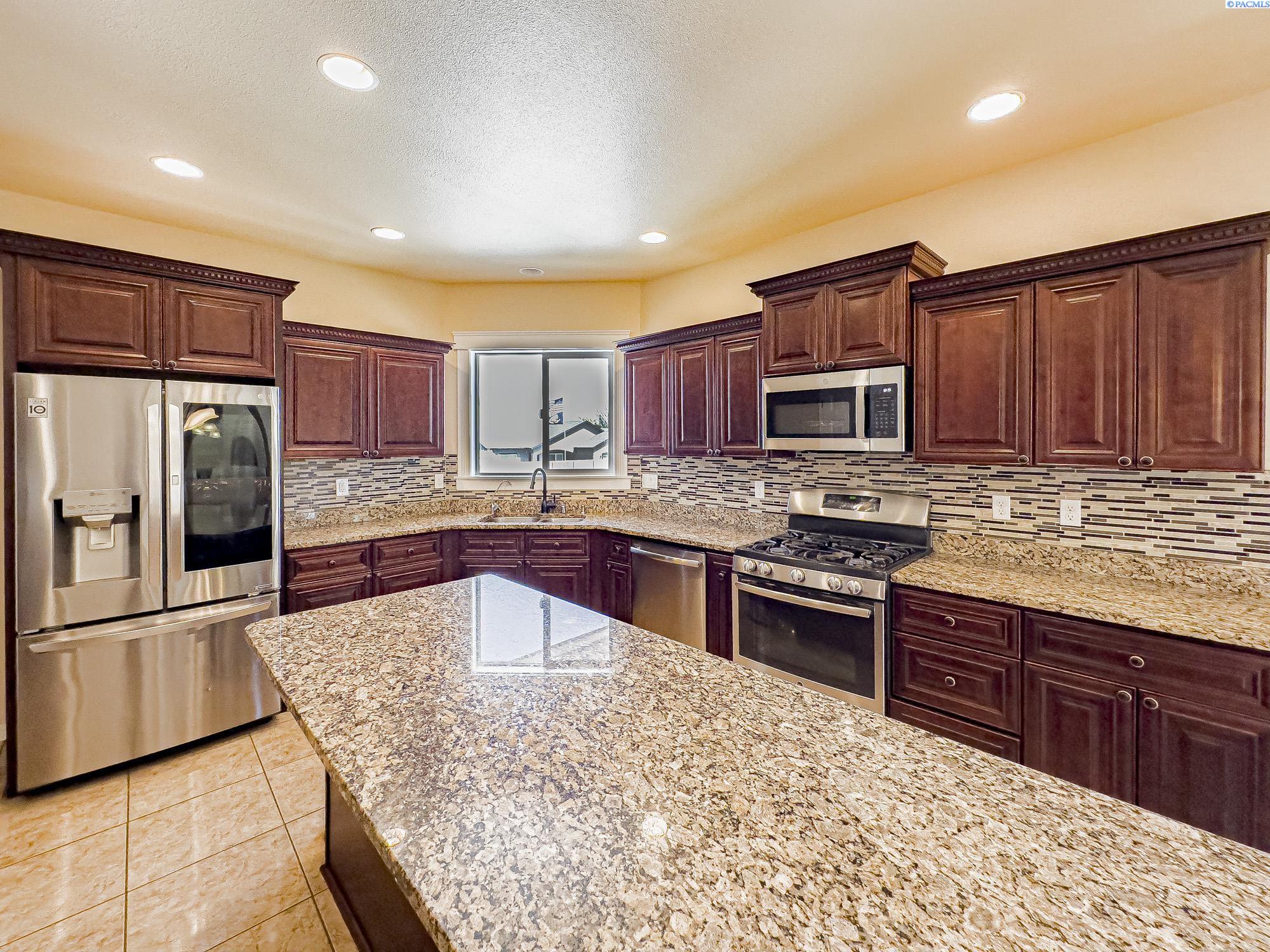 Pasco, Washington, 99301, United States, 4 Bedrooms Bedrooms, ,2 BathroomsBathrooms,Residential,For Sale,1826907