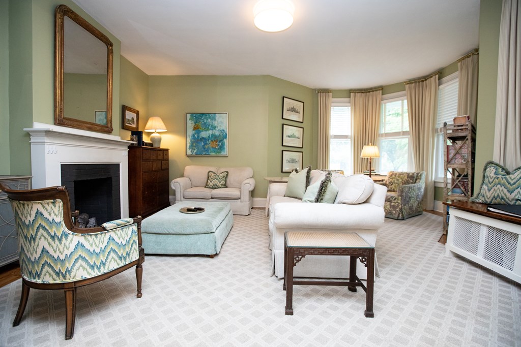 Farmville, Virginia, 23901, United States, 5 Bedrooms Bedrooms, ,5 BathroomsBathrooms,Residential,For Sale,1837086