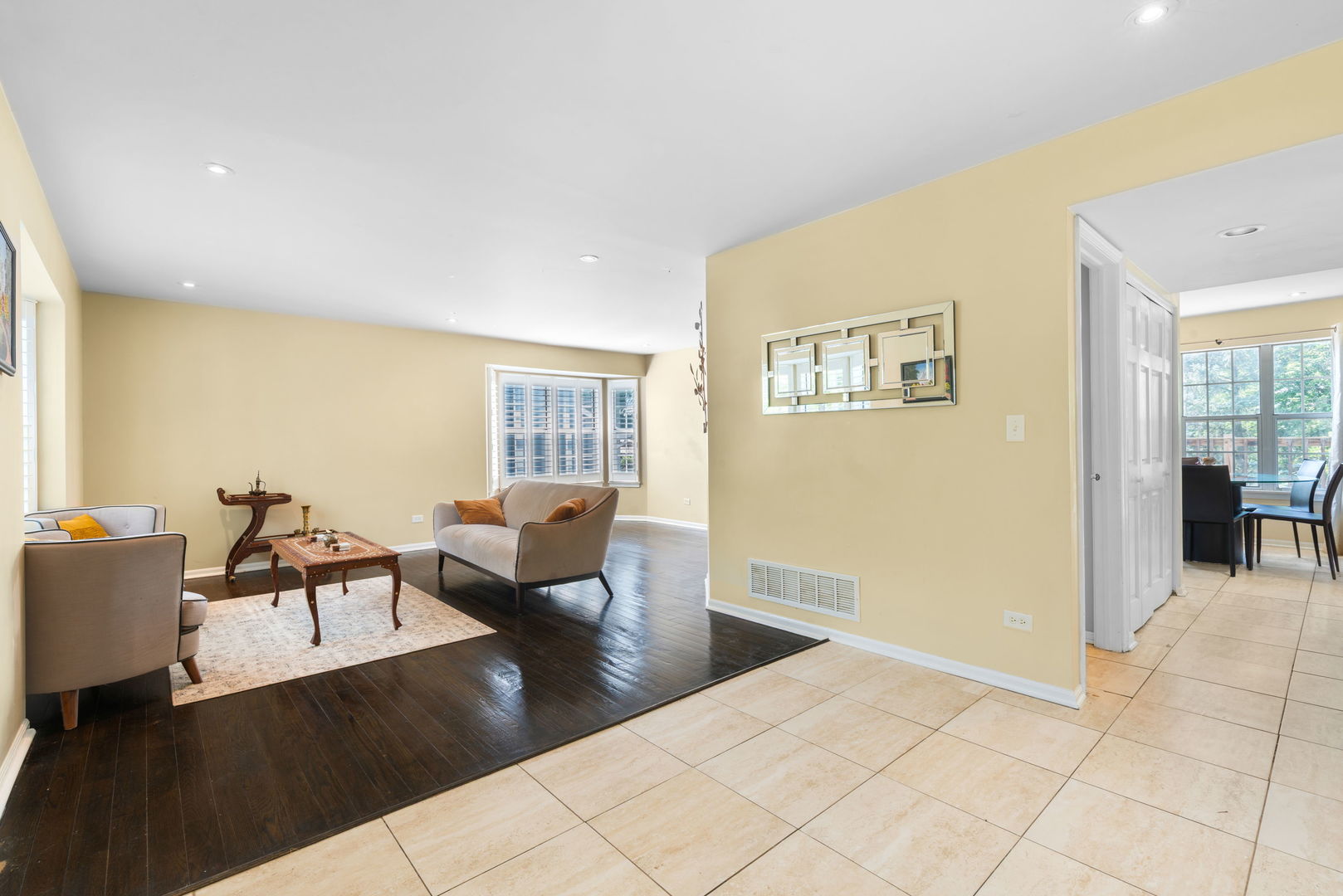 Carol Stream, Illinois, 60188, United States, 4 Bedrooms Bedrooms, ,4 BathroomsBathrooms,Residential,For Sale,1903494