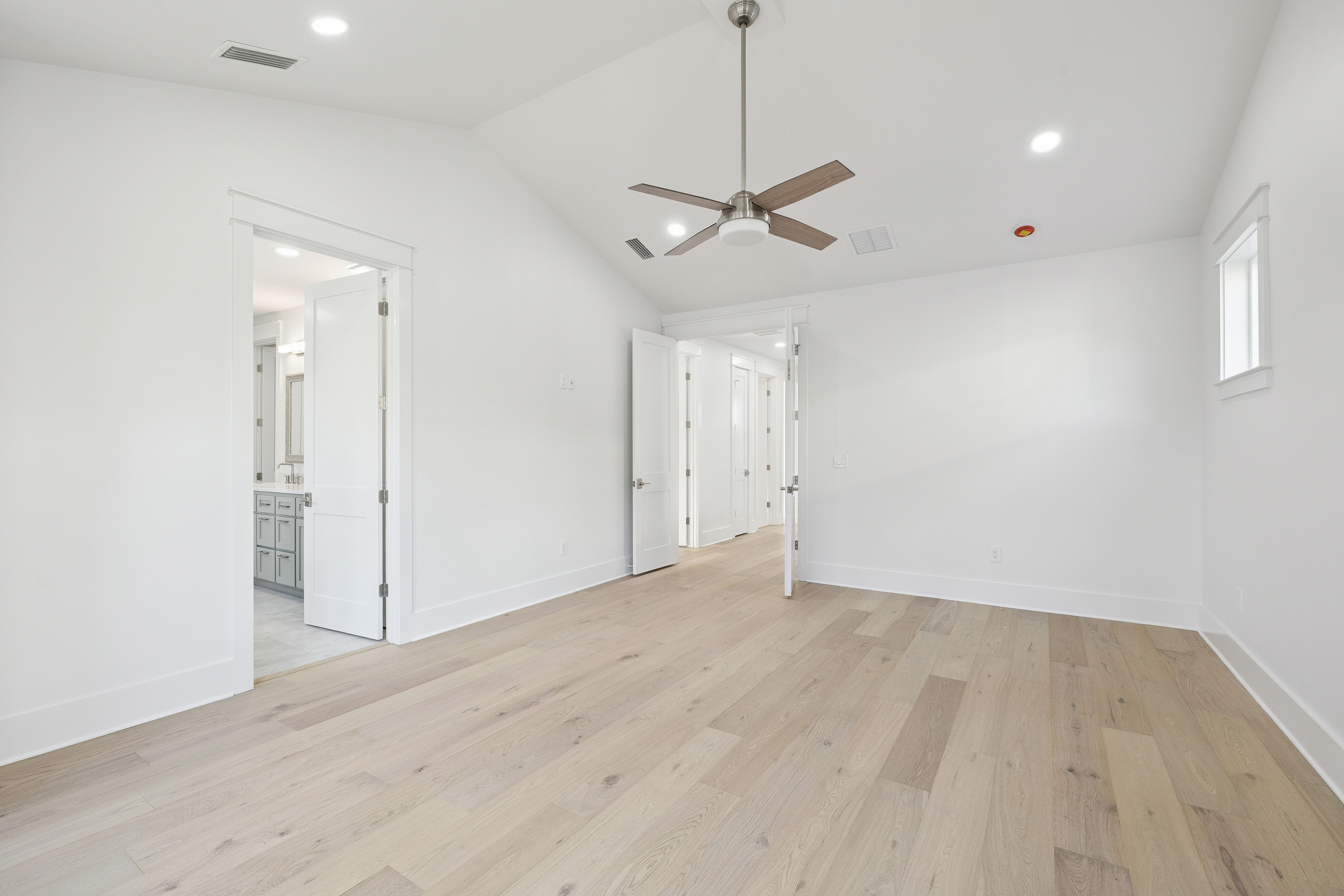  Waterfront Canal Home With Expanded Floor Plan And Bay Access - 物件實景