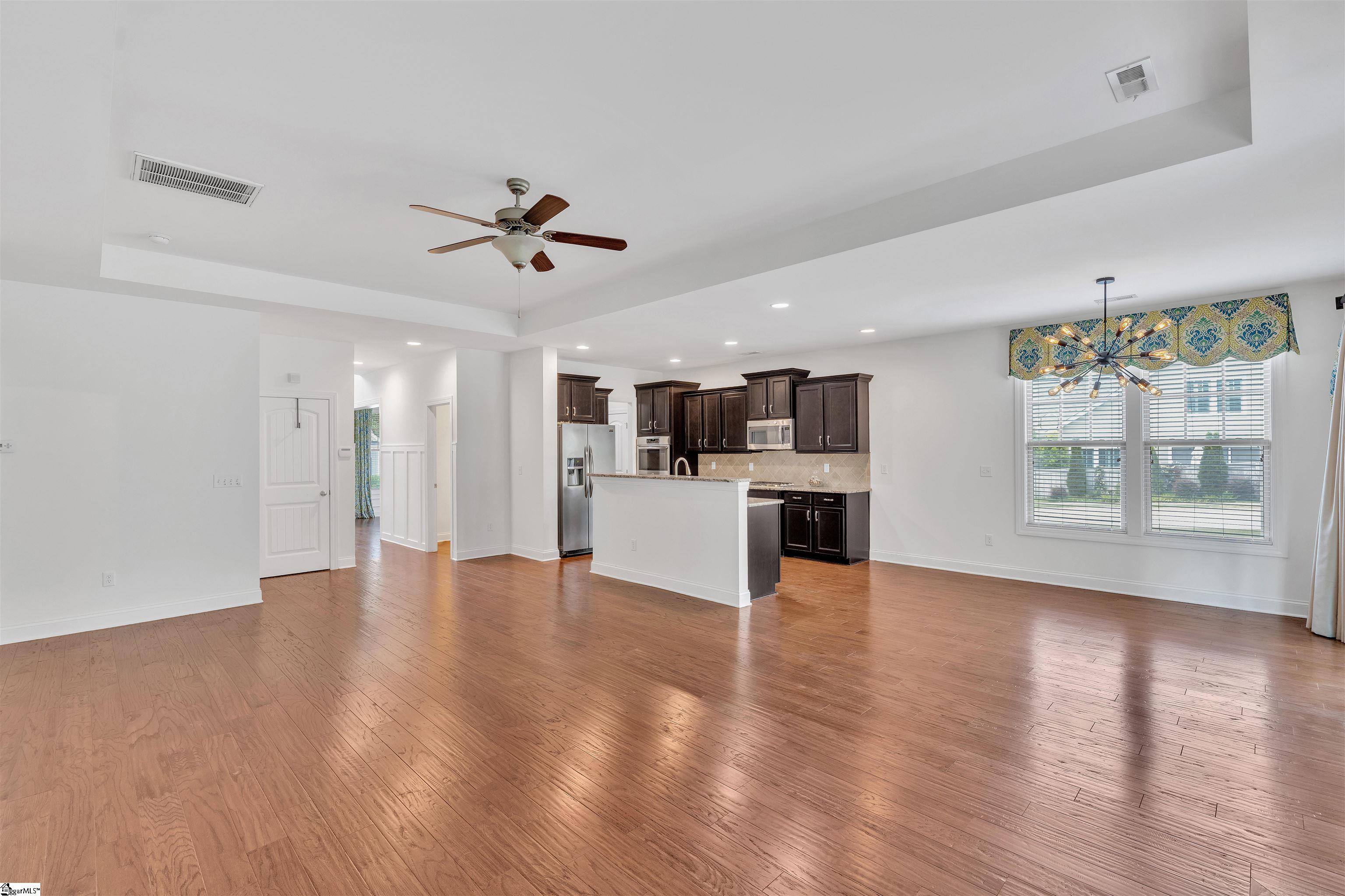 Greenville, South Carolina, 29615, United States, 5 Bedrooms Bedrooms, ,4 BathroomsBathrooms,Residential,For Sale,1827881