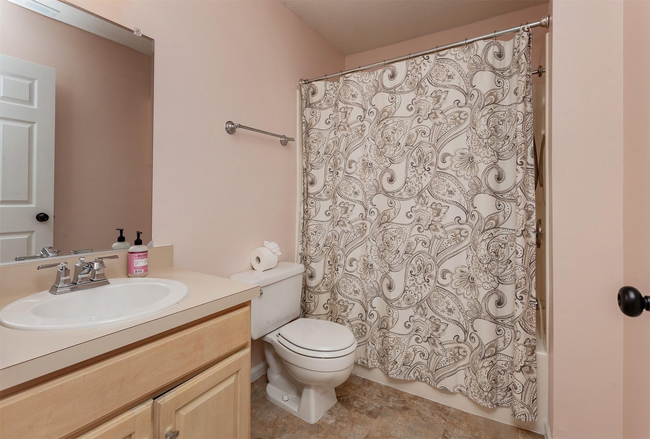 Kelley, Iowa, 50134, United States, 4 Bedrooms Bedrooms, ,2 BathroomsBathrooms,Residential,For Sale,1937141