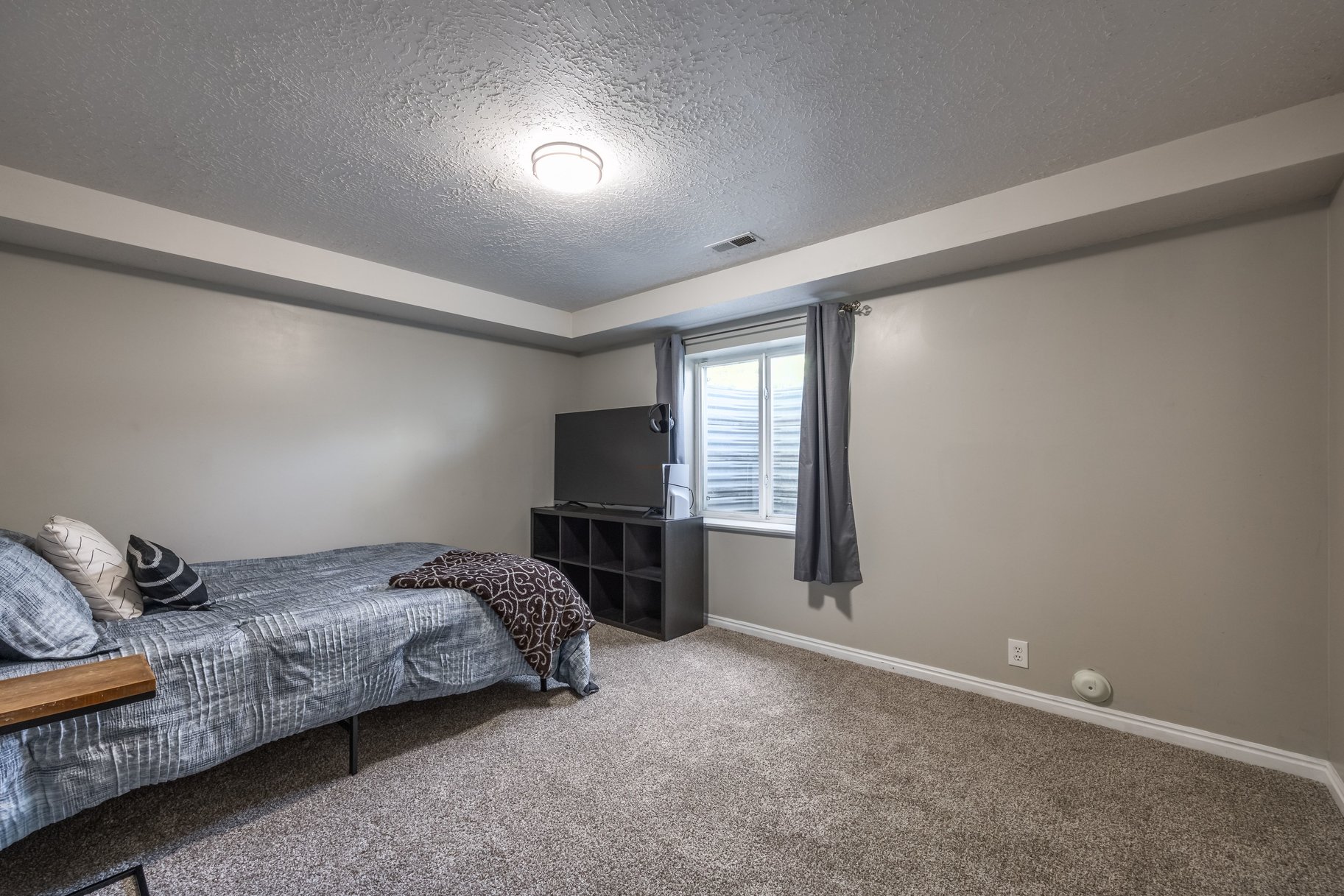  Multigenerational Living in South Jordan: 5 Beds, 2 Kitchens, 0.33-Acre Lot - 物件實景