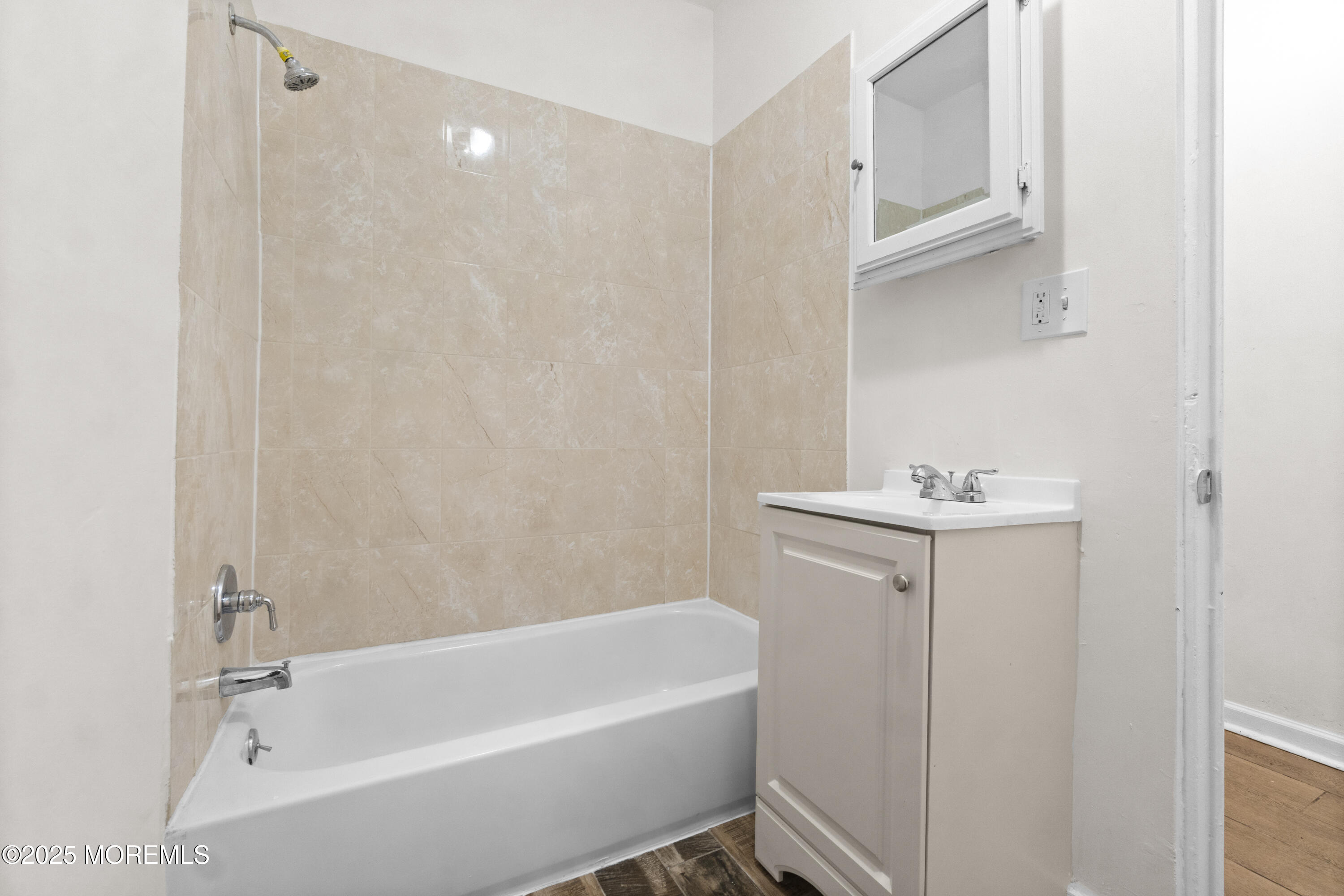 Newark, New Jersey, 07112, United States, 5 Bedrooms Bedrooms, ,2 BathroomsBathrooms,Residential,For Sale,1985719