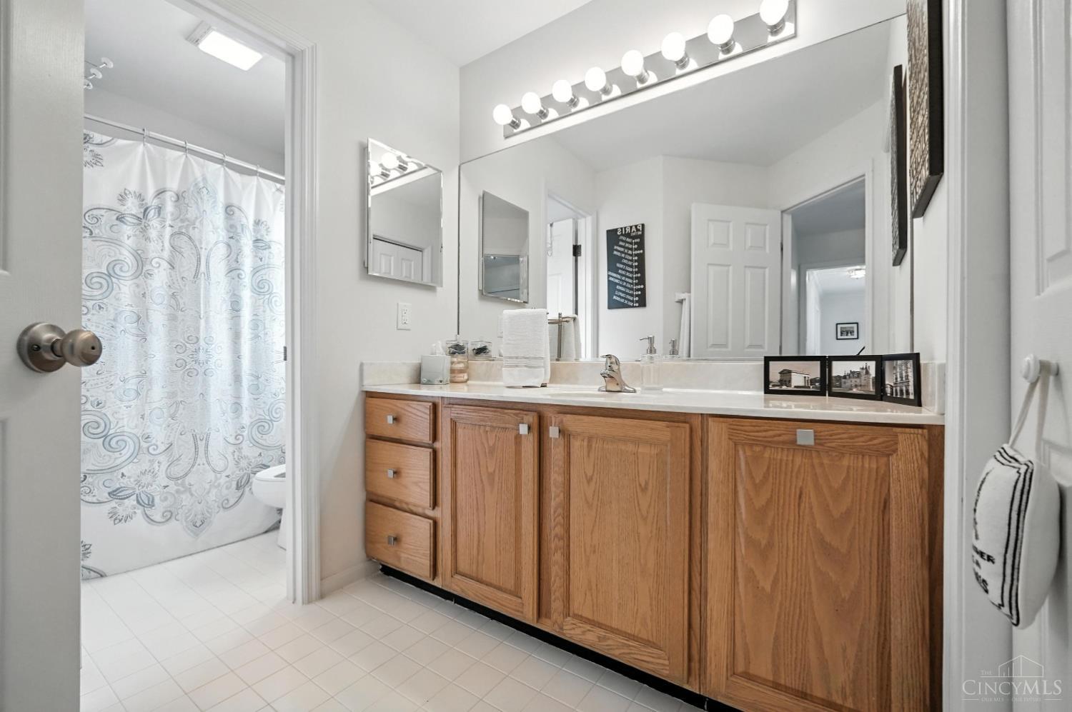 Blue Ash, Ohio, 45241, United States, 4 Bedrooms Bedrooms, ,4 BathroomsBathrooms,Residential,For Sale,1902306