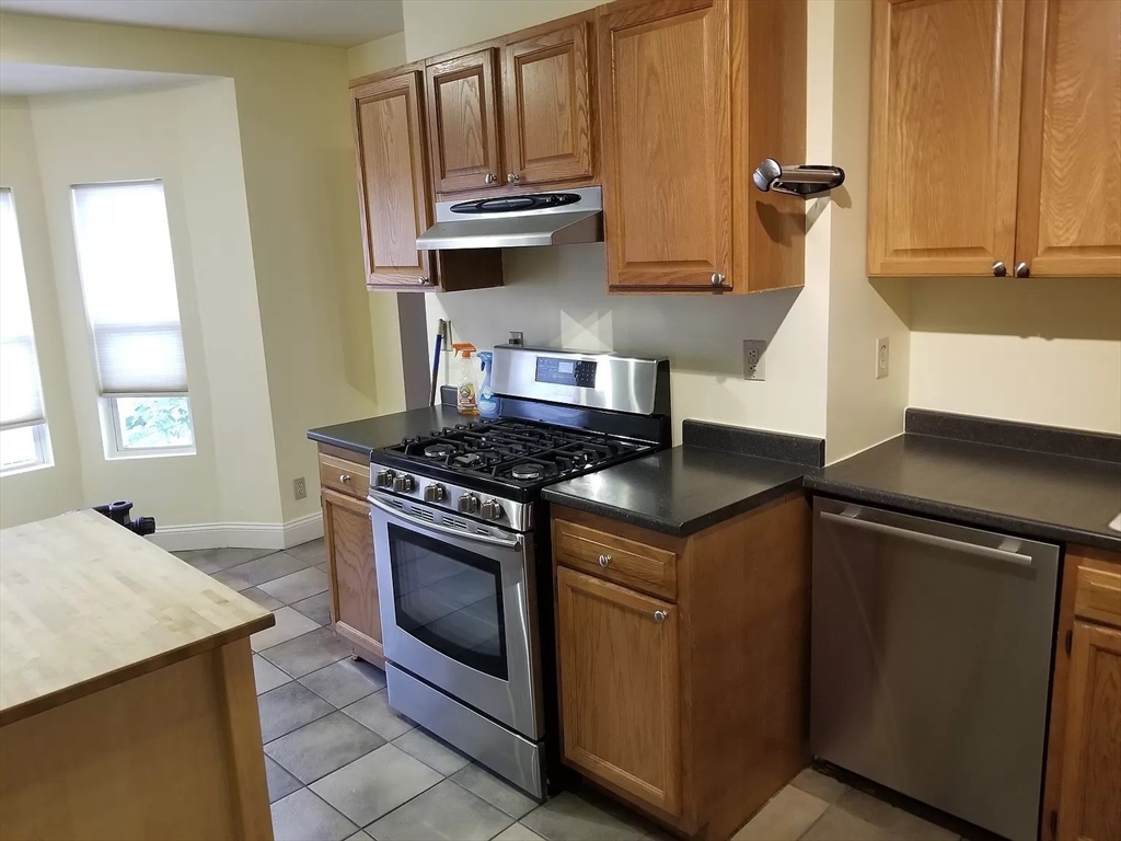 Mansfield, Massachusetts, 02048, United States, 6 Bedrooms Bedrooms, ,2 BathroomsBathrooms,Residential,For Sale,2000850