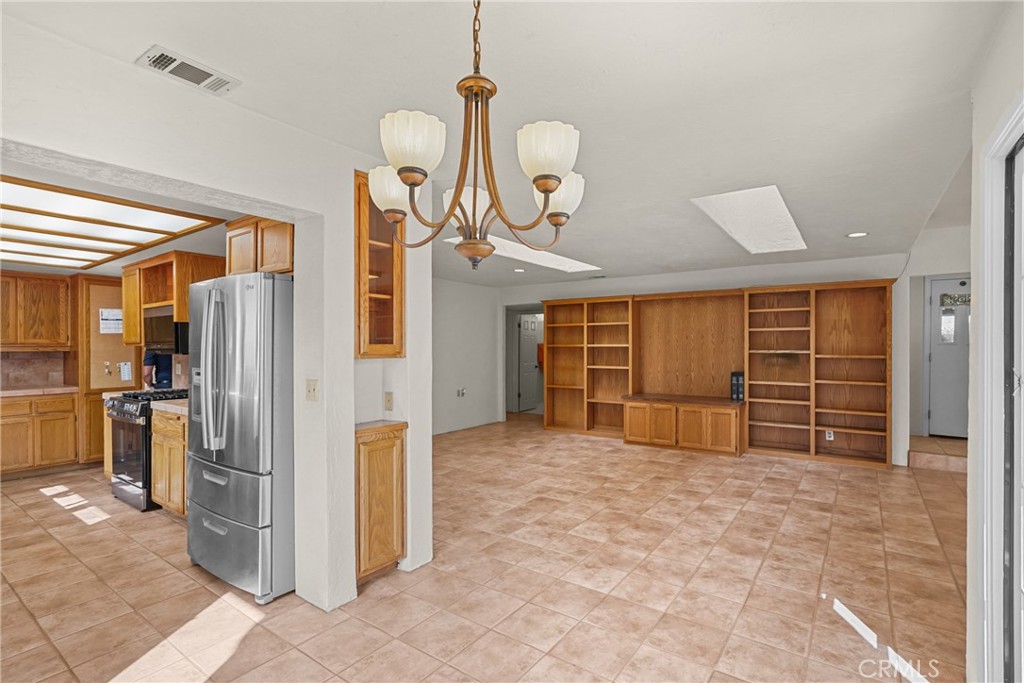 Santa Maria, California, 93454, United States, 5 Bedrooms Bedrooms, ,3 BathroomsBathrooms,Residential,For Sale,2032252