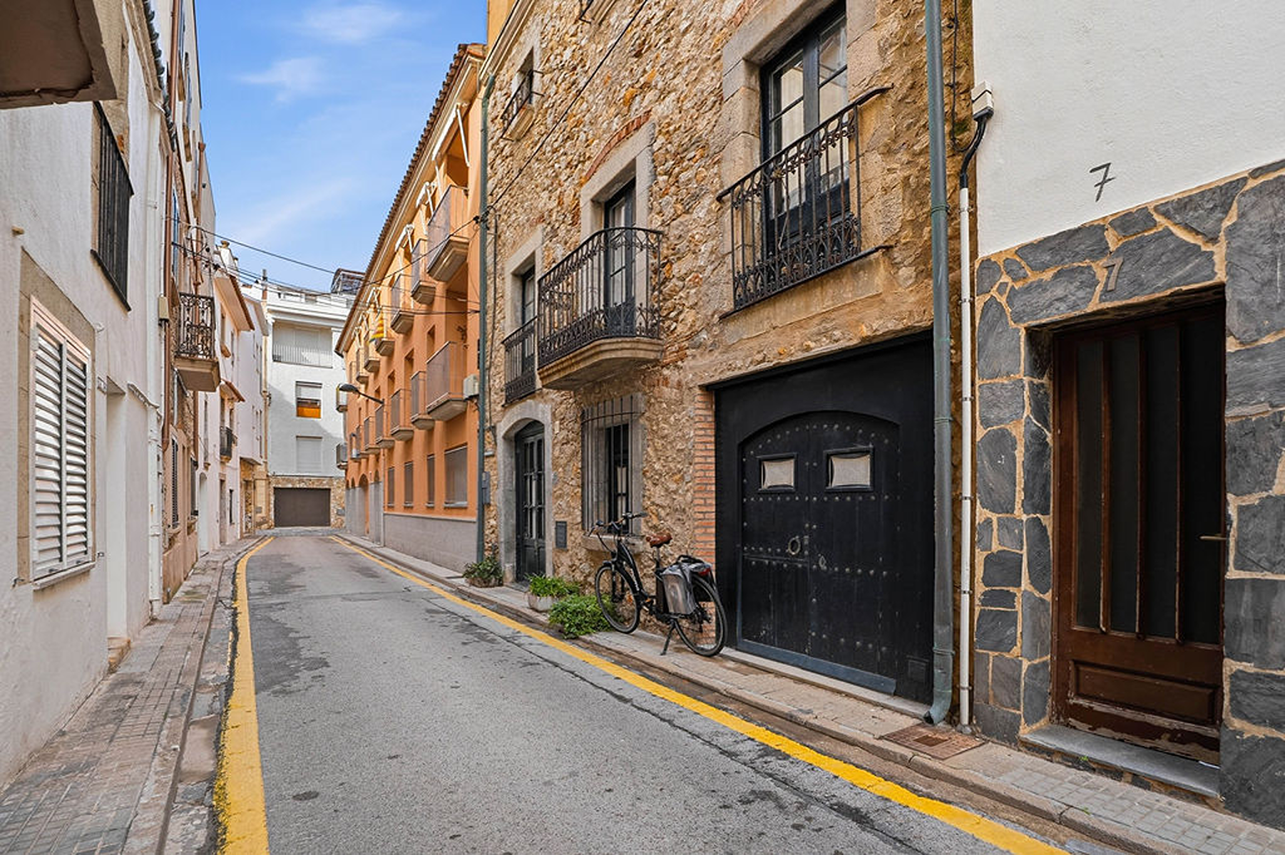  Charming 19th century stone house in the heart of L