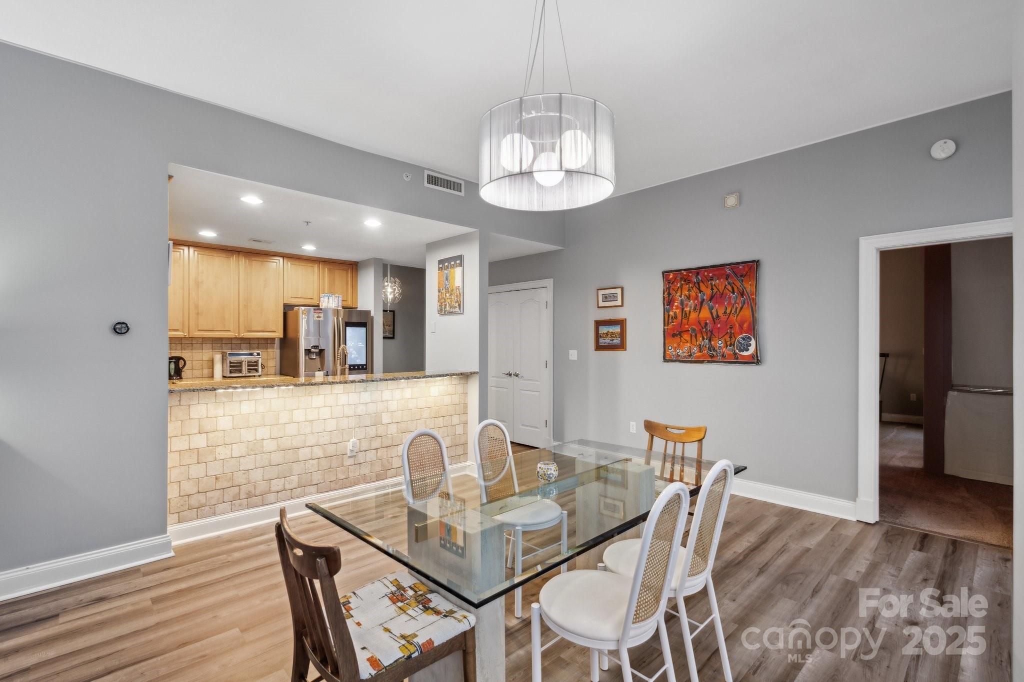 Charlotte, North Carolina, 28203, United States, 2 Bedrooms Bedrooms, ,2 BathroomsBathrooms,Residential,For Sale,1794161