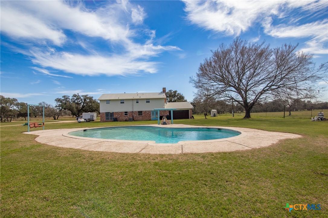 Hallettsville, Texas, 77964, United States, 4 Bedrooms Bedrooms, ,3 BathroomsBathrooms,Residential,For Sale,1988312