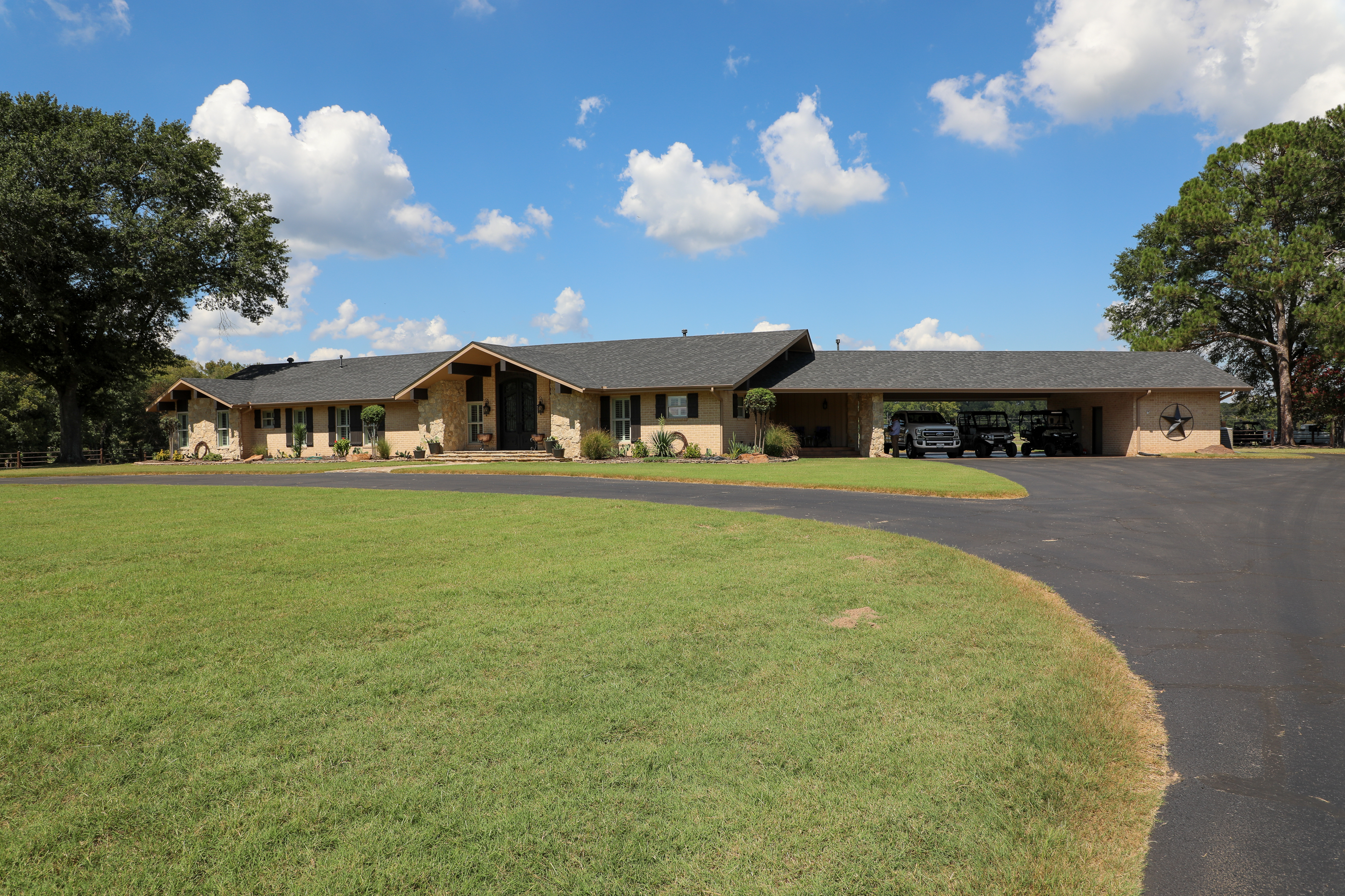 Pittsburg, Texas, 75686, United States, 4 Bedrooms Bedrooms, ,3 BathroomsBathrooms,Residential,For Sale,1871323