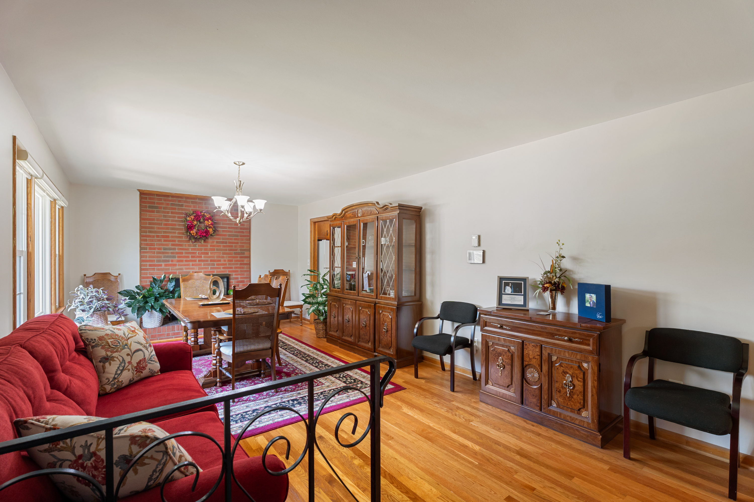  1329 E Main St - 物件實景