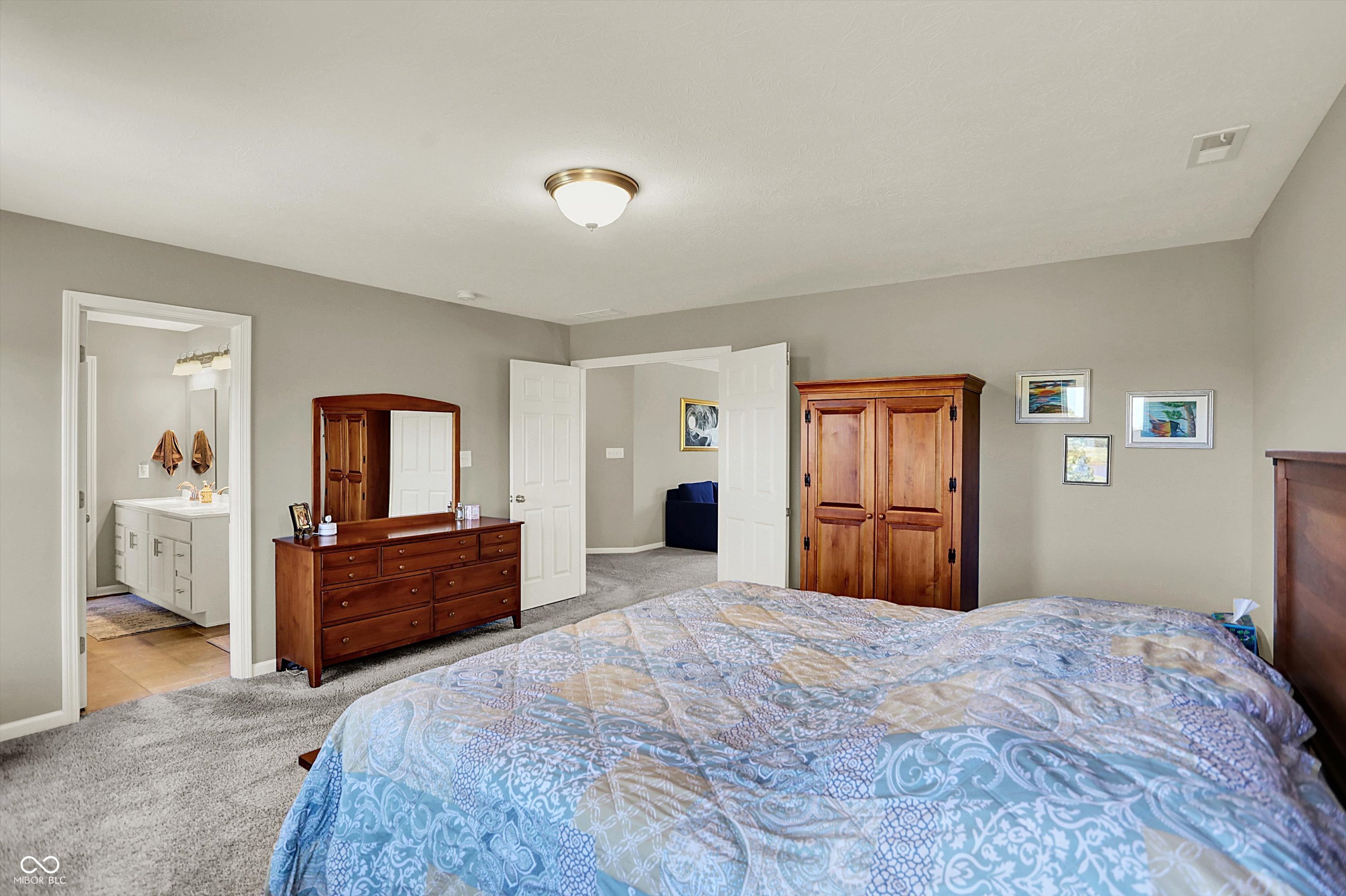 Noblesville, Indiana, 46060, United States, 5 Bedrooms Bedrooms, ,3 BathroomsBathrooms,Residential,For Sale,1974054