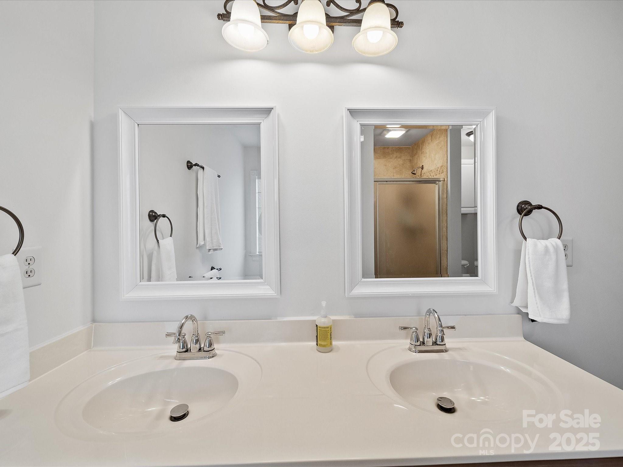 Matthews, North Carolina, 28105, United States, 4 Bedrooms Bedrooms, ,3 BathroomsBathrooms,Residential,For Sale,1865388