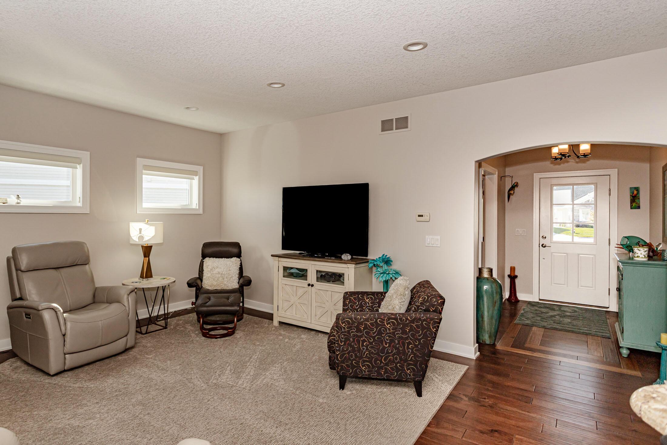 Huxley, Iowa, 50124, United States, 3 Bedrooms Bedrooms, ,4 BathroomsBathrooms,Residential,For Sale,1976803