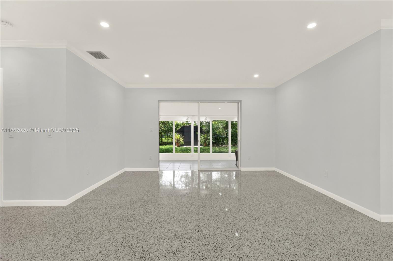 Miami, Florida, 33157, United States, 2 Bedrooms Bedrooms, ,1 BathroomBathrooms,Residential,For Sale,1932105
