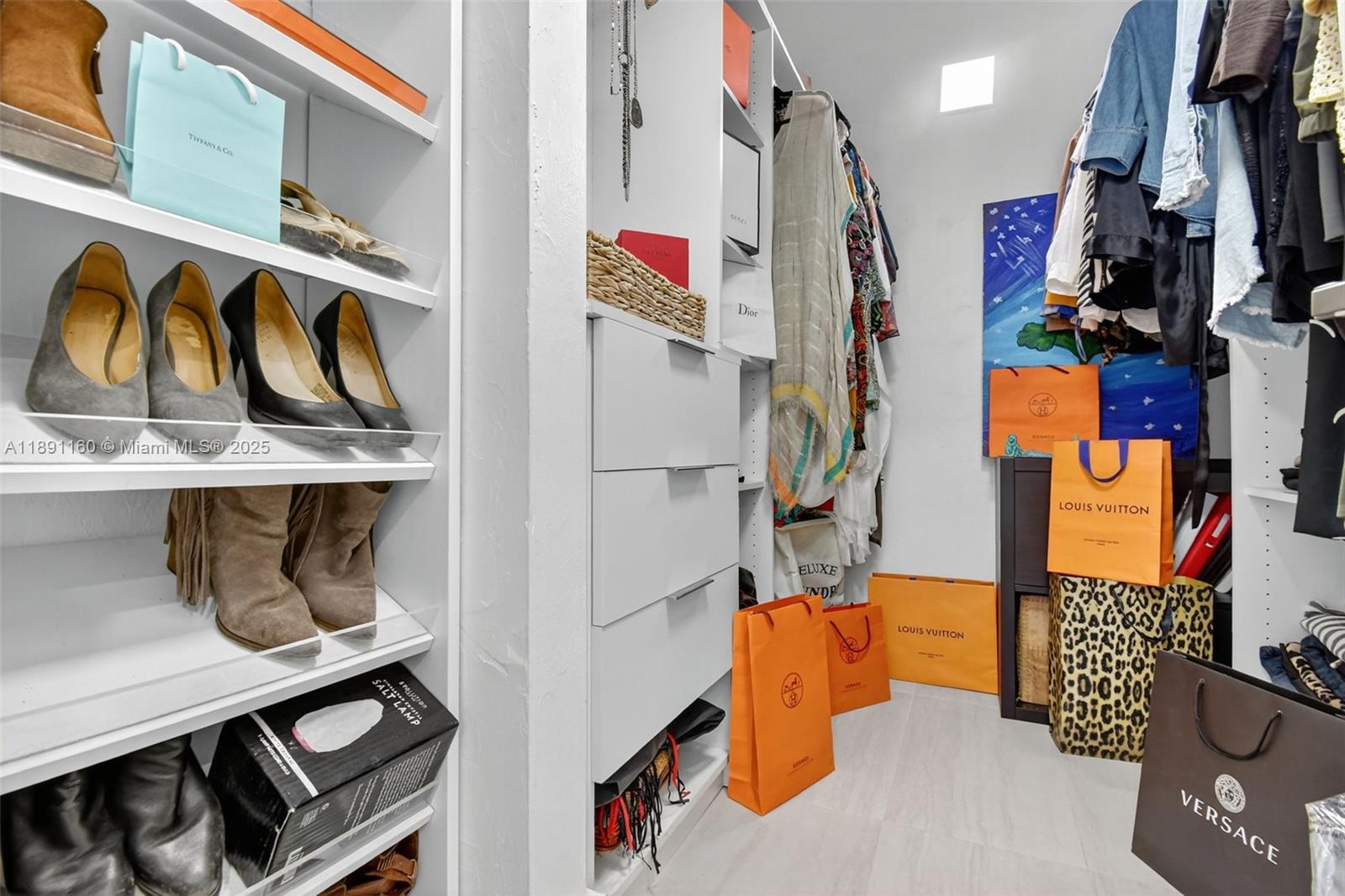 Miami, Florida, 33180, United States, 3 Bedrooms Bedrooms, ,3 BathroomsBathrooms,Residential,For Sale,1961045