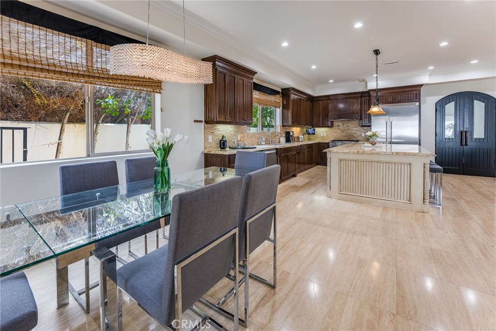 Woodland Hills, California, 91367, United States, 5 Bedrooms Bedrooms, ,6 BathroomsBathrooms,Residential,For Sale,1973826