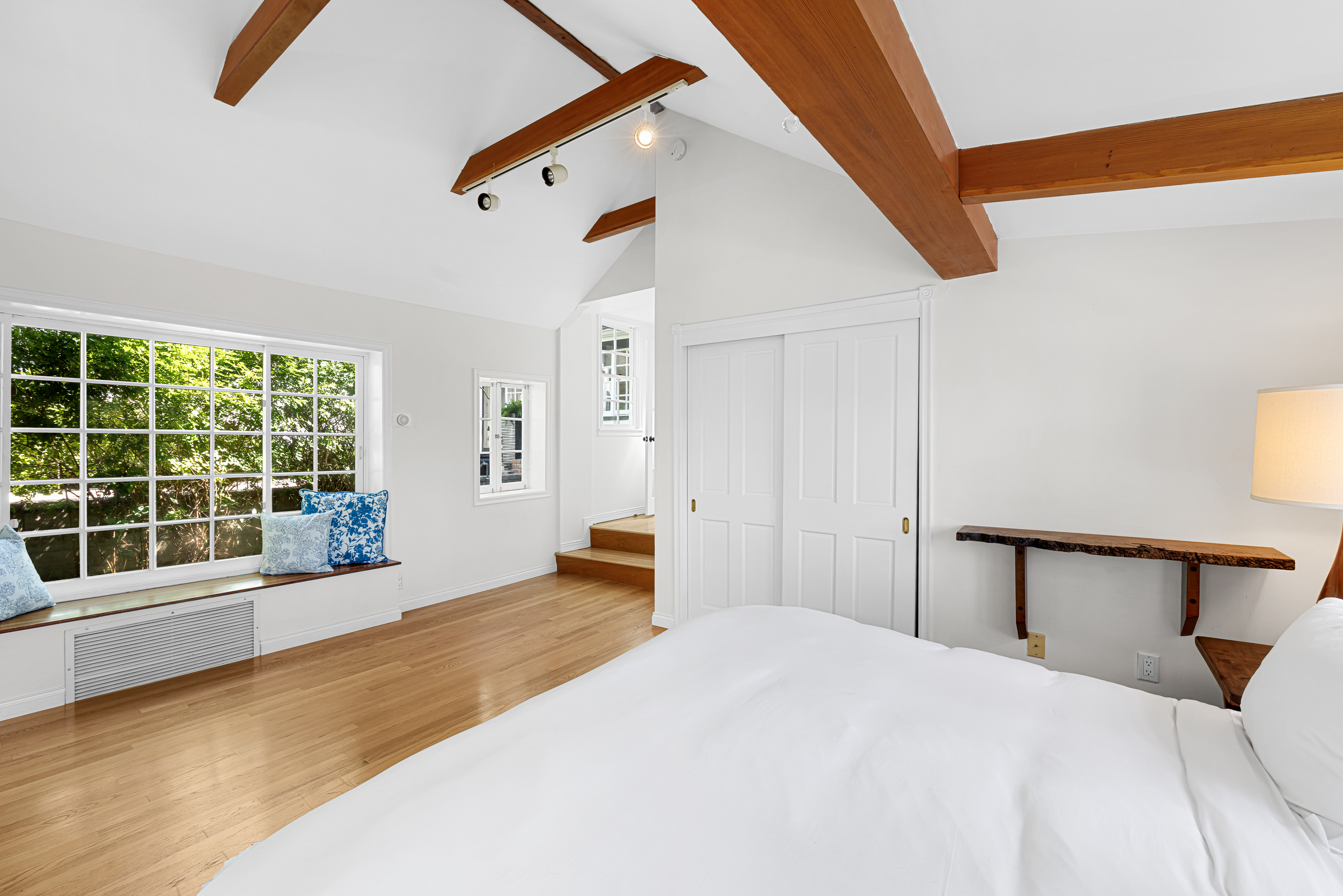  4650 Encino Avenue - 物件實景