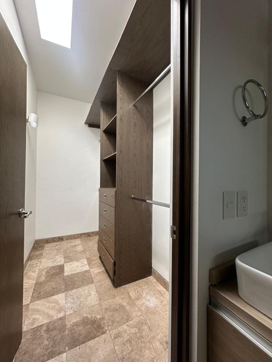 Metepec, Estado de méxico, 52148, Mexico, 3 Bedrooms Bedrooms, ,4 BathroomsBathrooms,Residential,For Sale,1996841