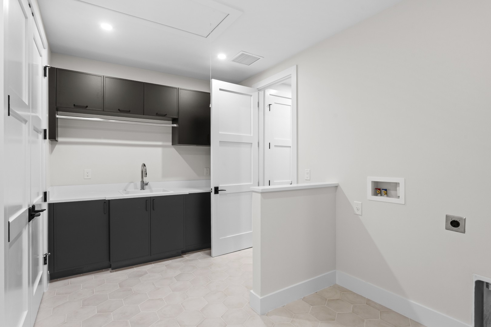 Tampa, Florida, 33629, United States, 5 Bedrooms Bedrooms, ,7 BathroomsBathrooms,Residential,For Sale,1993853