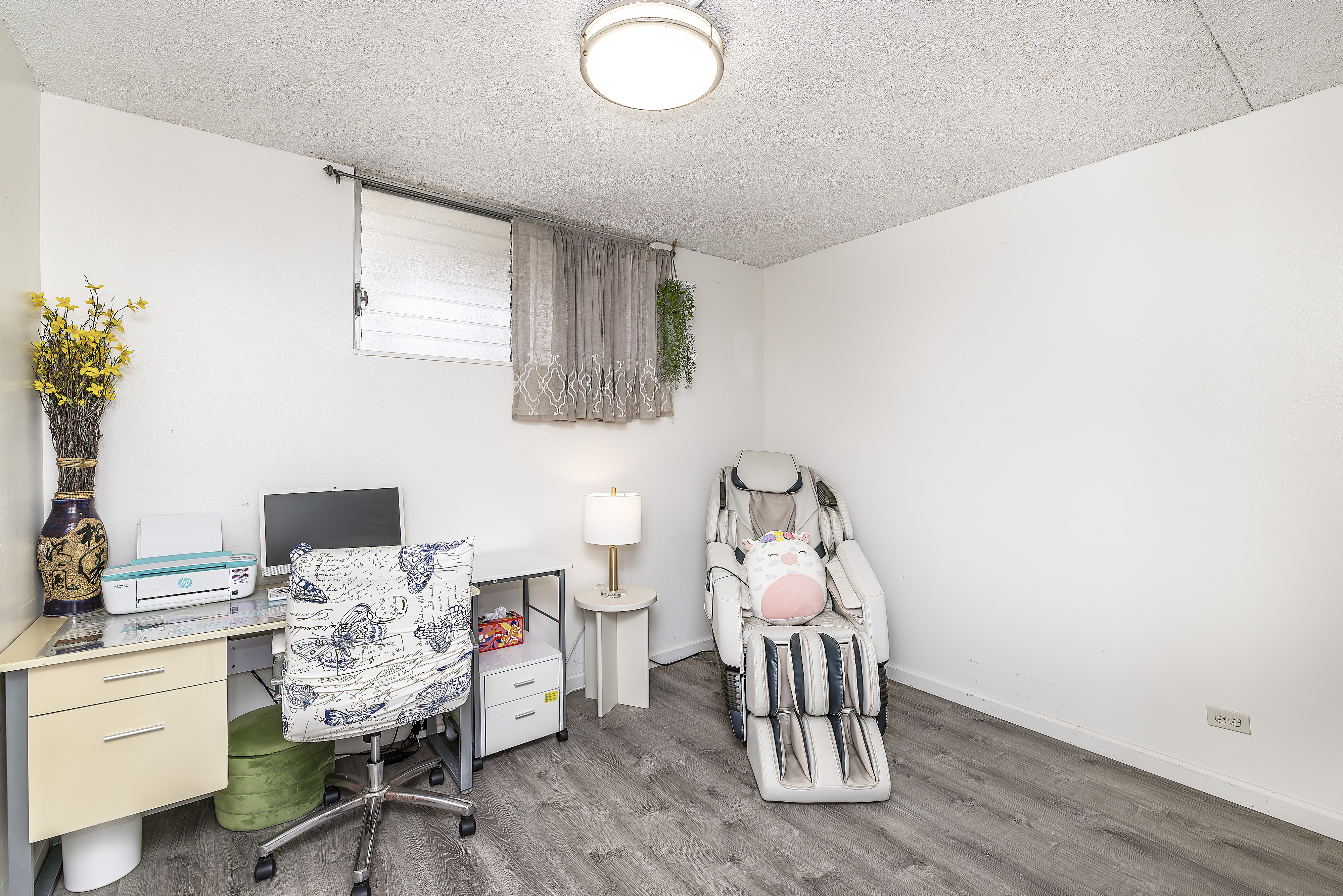 Honolulu, Hawaii, 96815, United States, 2 Bedrooms Bedrooms, ,2 BathroomsBathrooms,Residential,For Sale,1980604