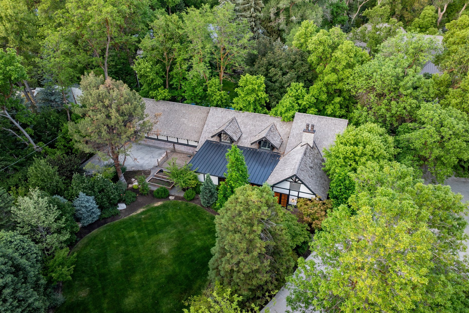  Stunning Tudor Estate in Premier Walker Lane Neighborhood - 物件實景