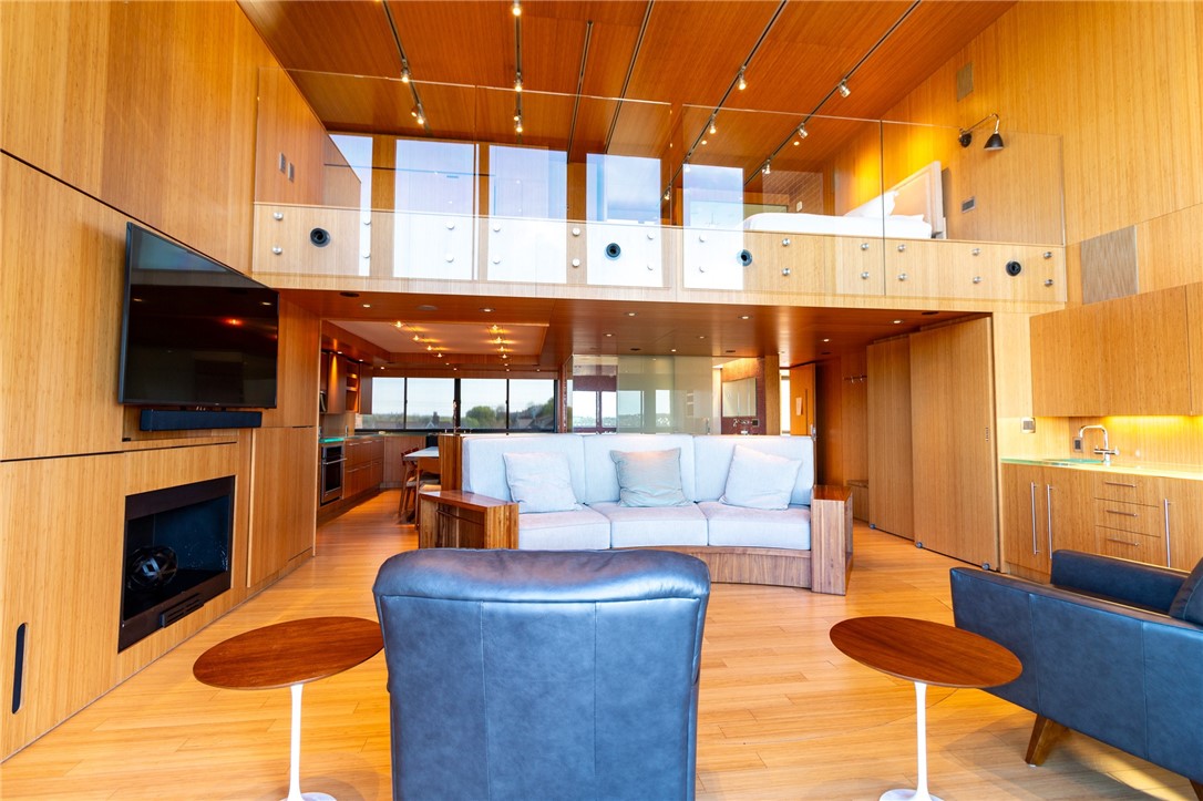 Pittsburgh, Pennsylvania, 15211, United States, 1 Bedroom Bedrooms, ,2 BathroomsBathrooms,Residential,For Sale,1981120