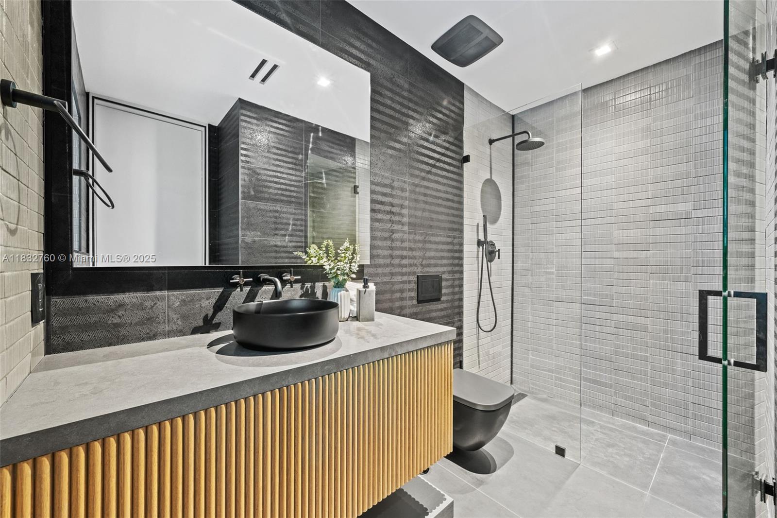 Miami, Florida, 33137, United States, 4 Bedrooms Bedrooms, ,5 BathroomsBathrooms,Residential,For Sale,1883564