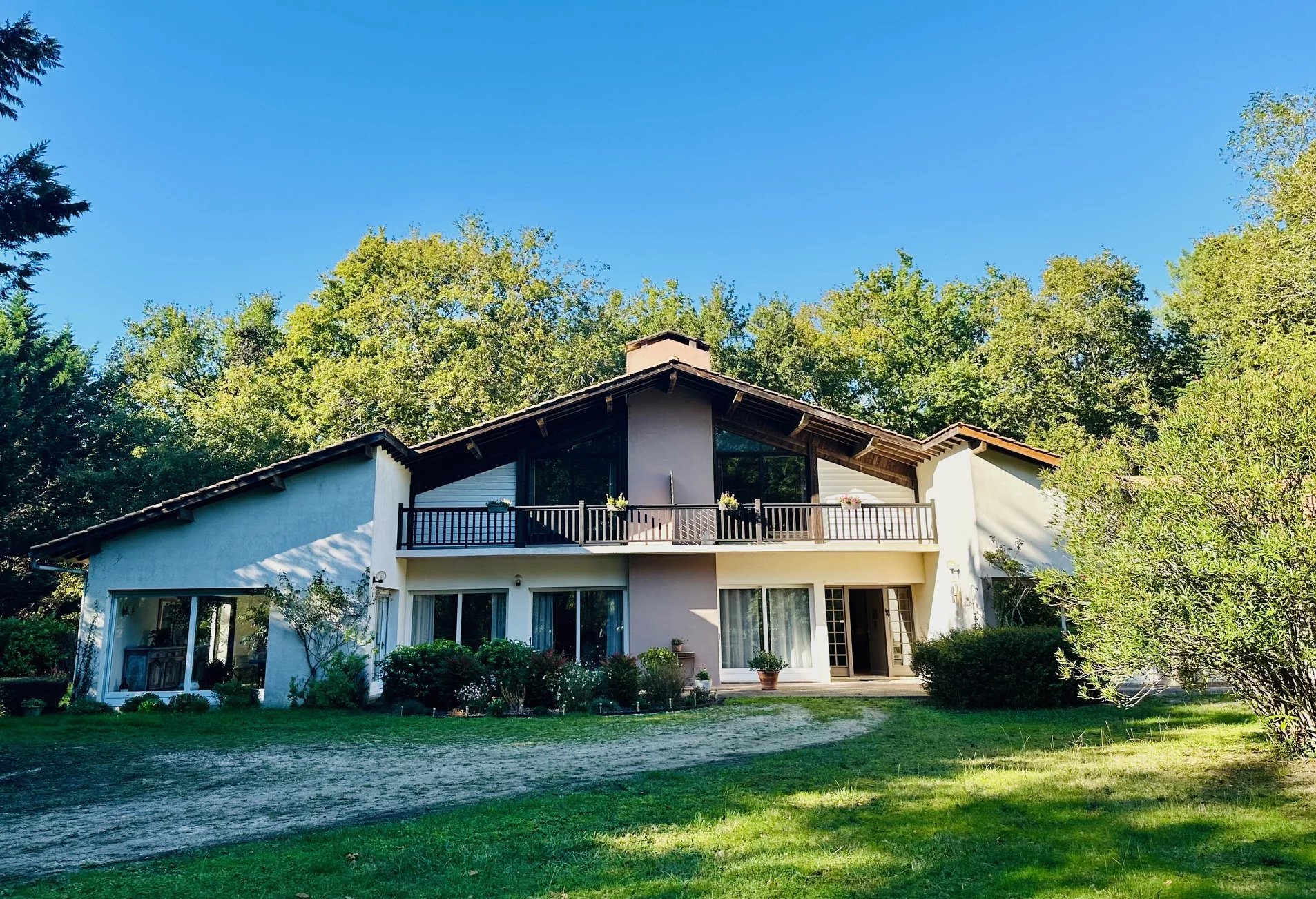 Lesparre-Médoc, New Aquitaine, 33340, FR, 10 Bedrooms Bedrooms, ,7 BathroomsBathrooms,Residential,For Sale,1995766