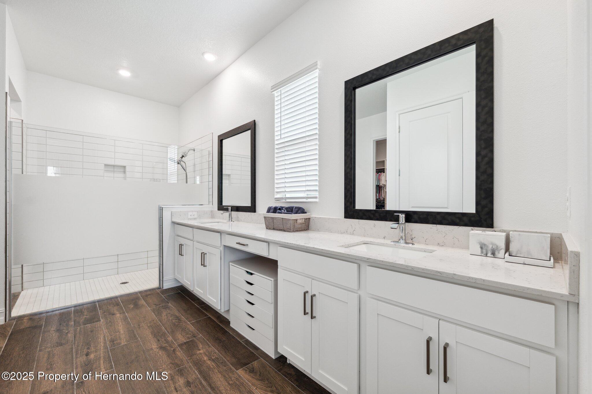 Brooksville, Florida, 34601, United States, 2 Bedrooms Bedrooms, ,4 BathroomsBathrooms,Residential,For Sale,1878155