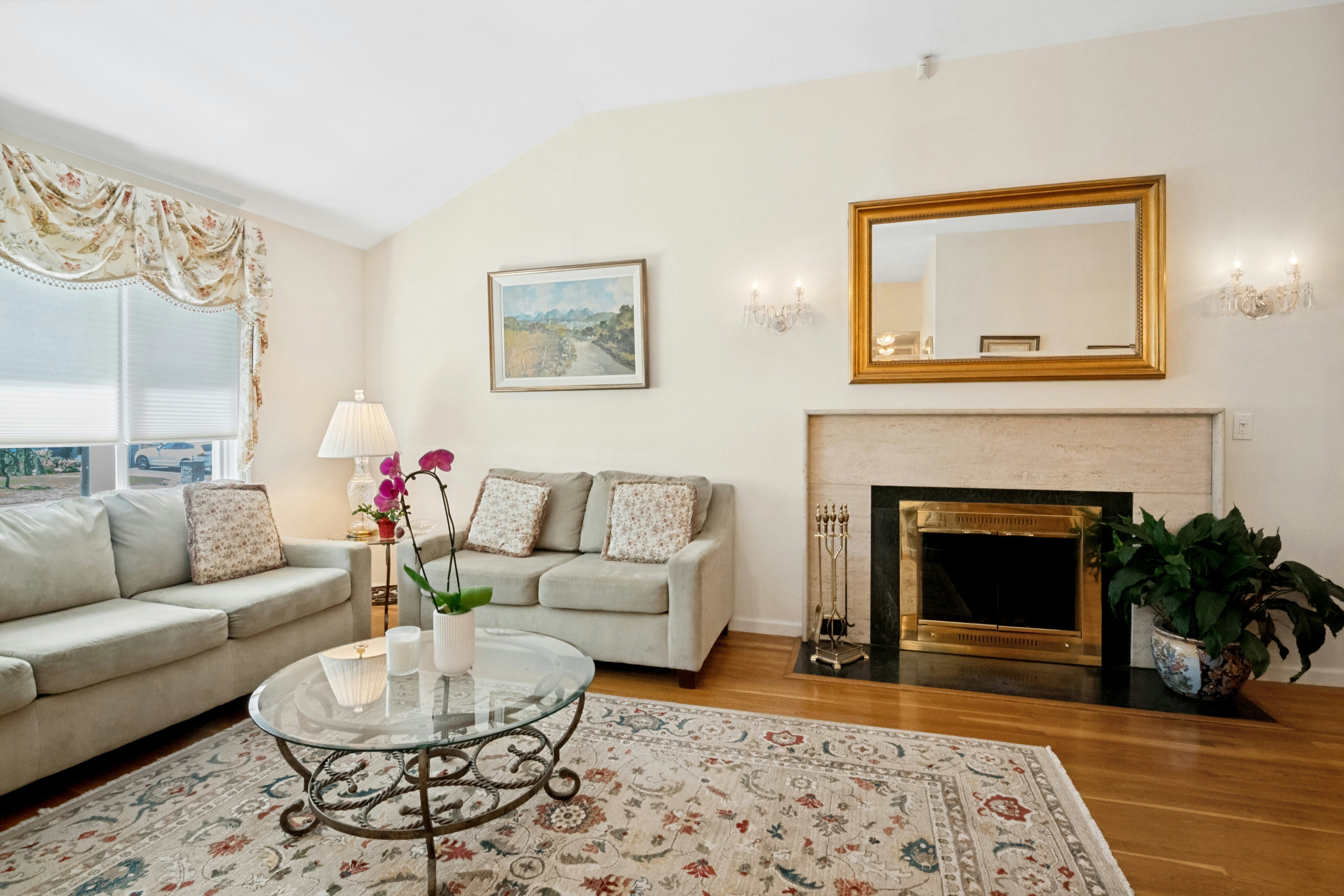  Charming three-bedroom, two bath ranch feels like home the moment you walk in - 物件實景