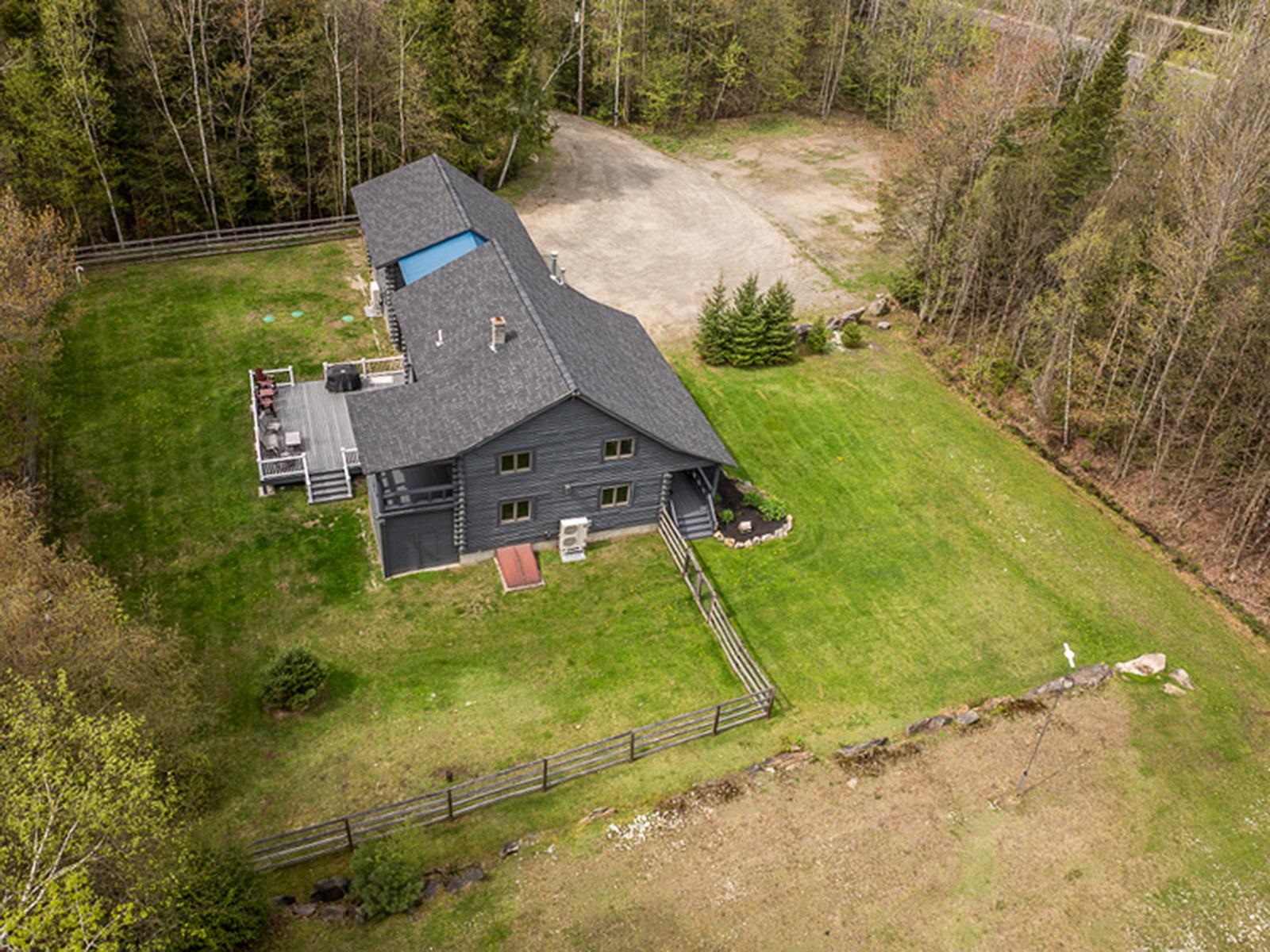Littleton, New Hampshire, 03561, United States, 5 Bedrooms Bedrooms, ,2 BathroomsBathrooms,Residential,For Sale,1820898
