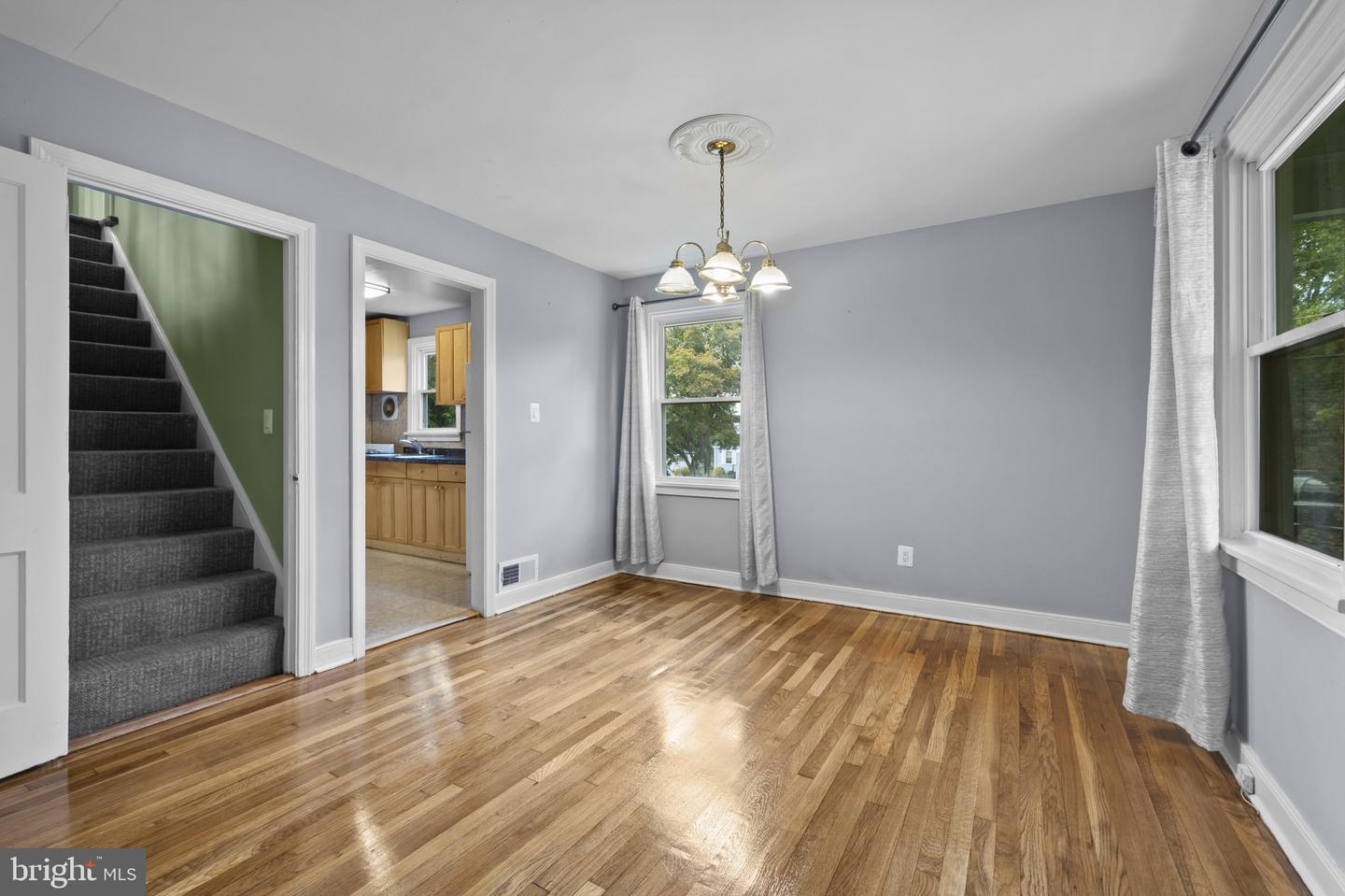 Silver Spring, Maryland, 20902, United States, 4 Bedrooms Bedrooms, ,3 BathroomsBathrooms,Residential,For Sale,1933511