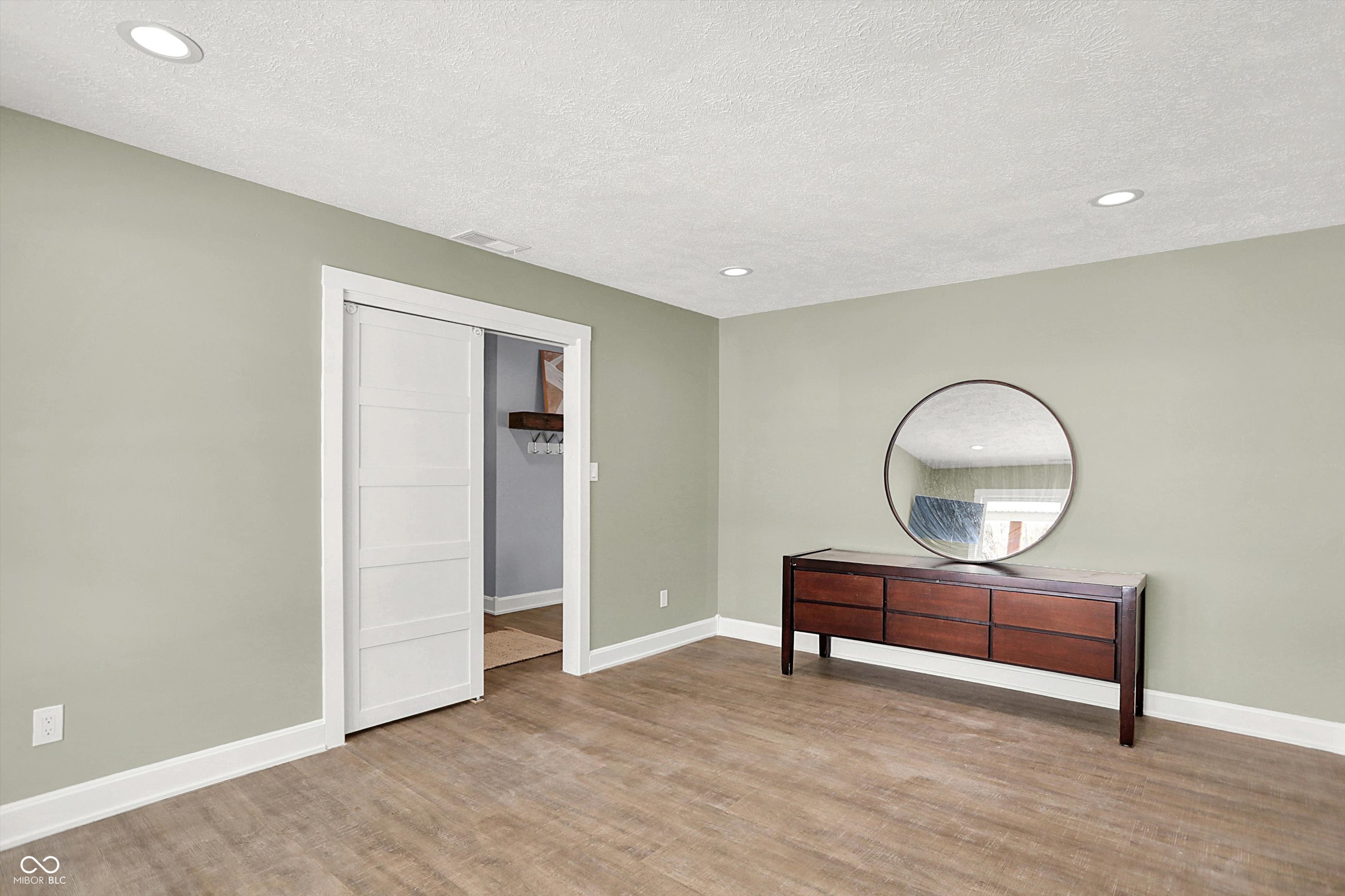 Zionsville, Indiana, 46077, United States, 3 Bedrooms Bedrooms, ,2 BathroomsBathrooms,Residential,For Sale,2001514