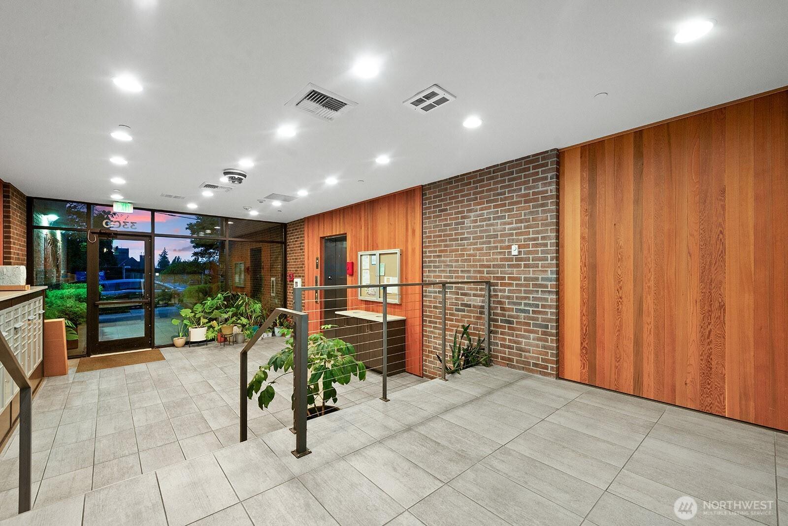 SEATTLE, Washington, 98115, United States, 2 Bedrooms Bedrooms, ,3 BathroomsBathrooms,Residential,For Sale,1918220