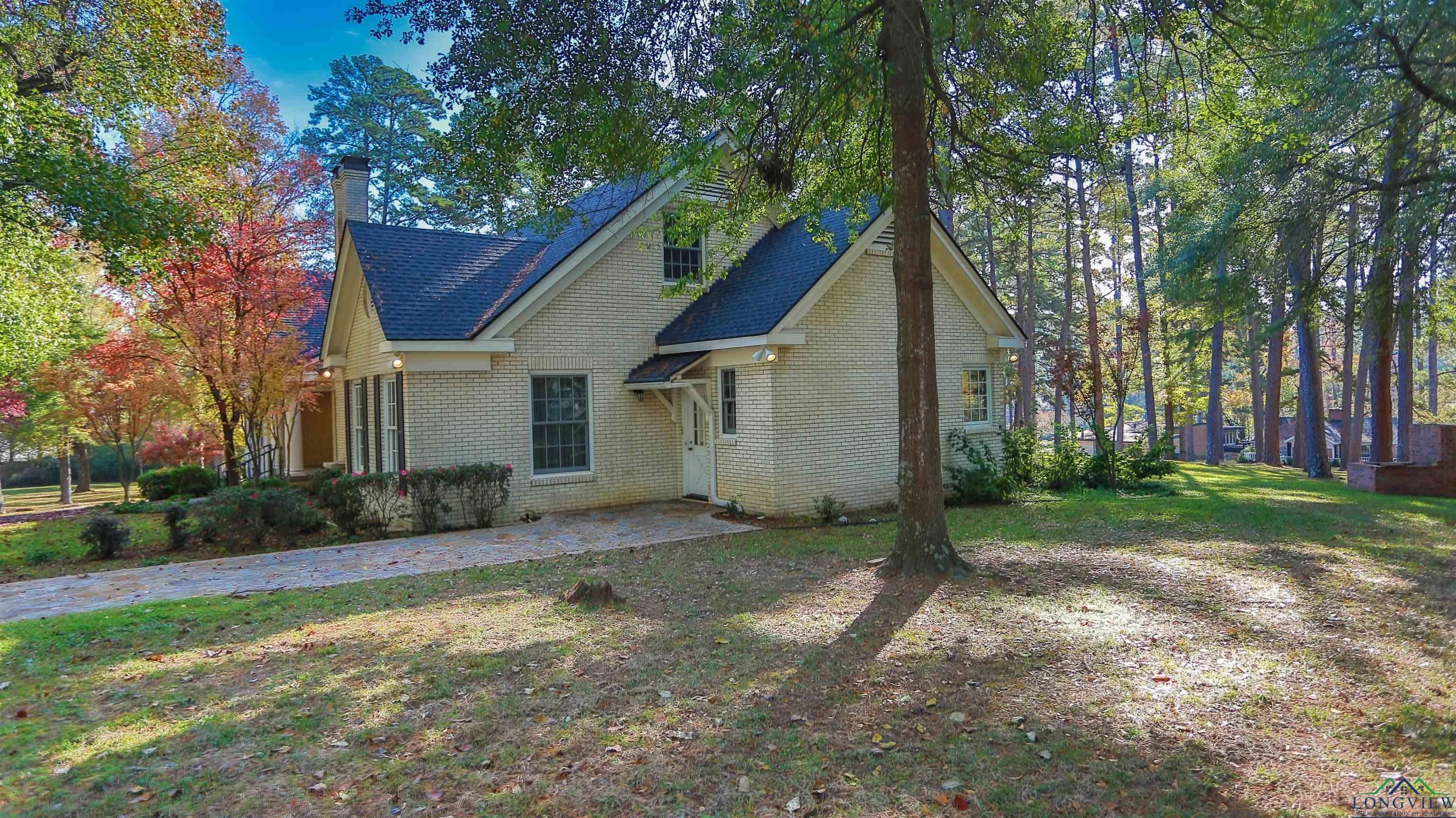 Marshall, Texas, 75670, United States, 5 Bedrooms Bedrooms, ,5 BathroomsBathrooms,Residential,For Sale,1943328