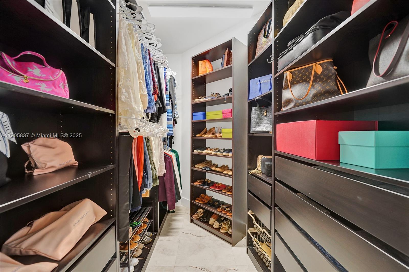 Weston, Florida, 33327, United States, 5 Bedrooms Bedrooms, ,3 BathroomsBathrooms,Residential,For Sale,1991859