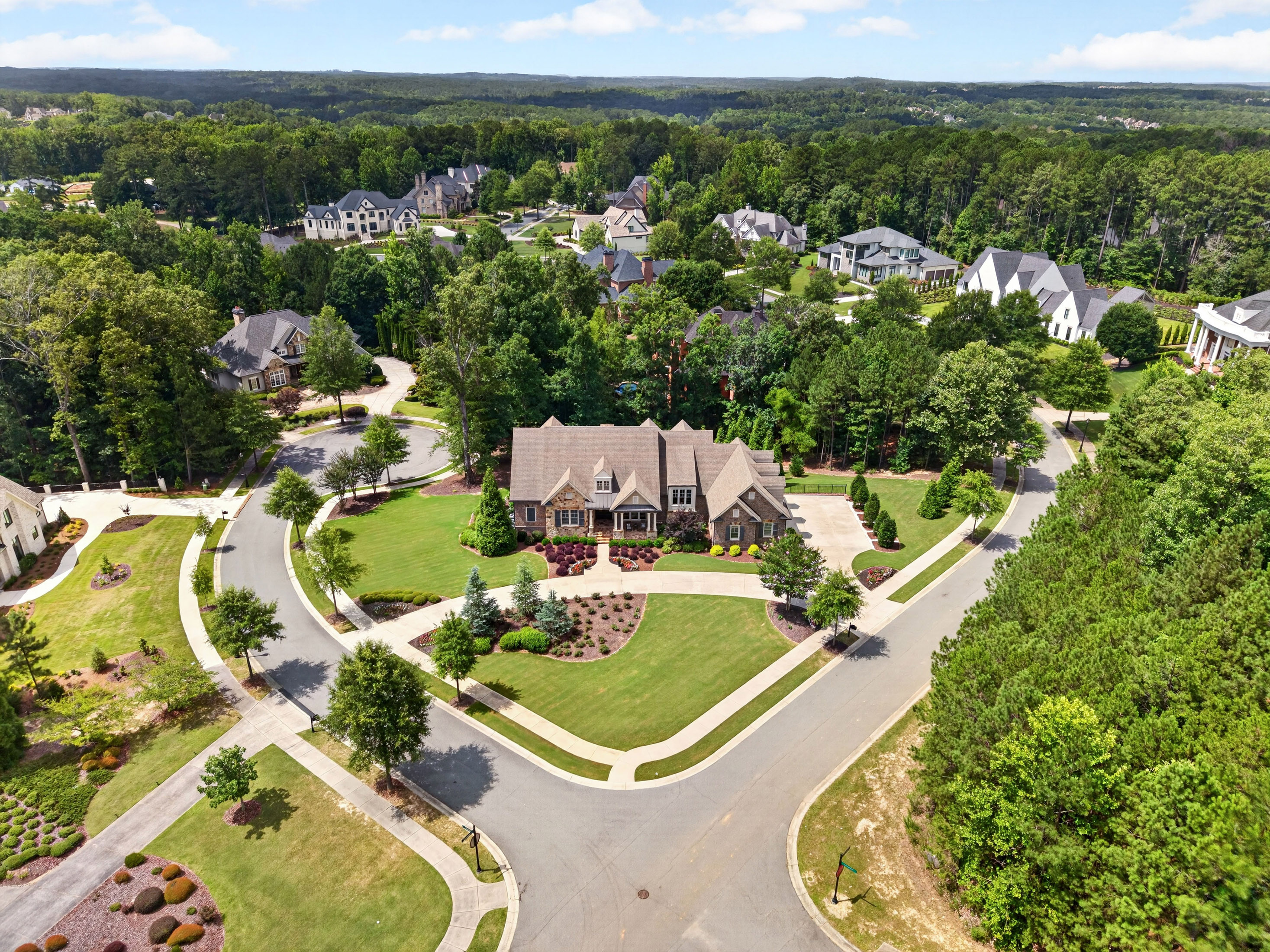  Experience Refined Estate Living in this Exceptional All-Brick and Stone Ranch - 物件實景