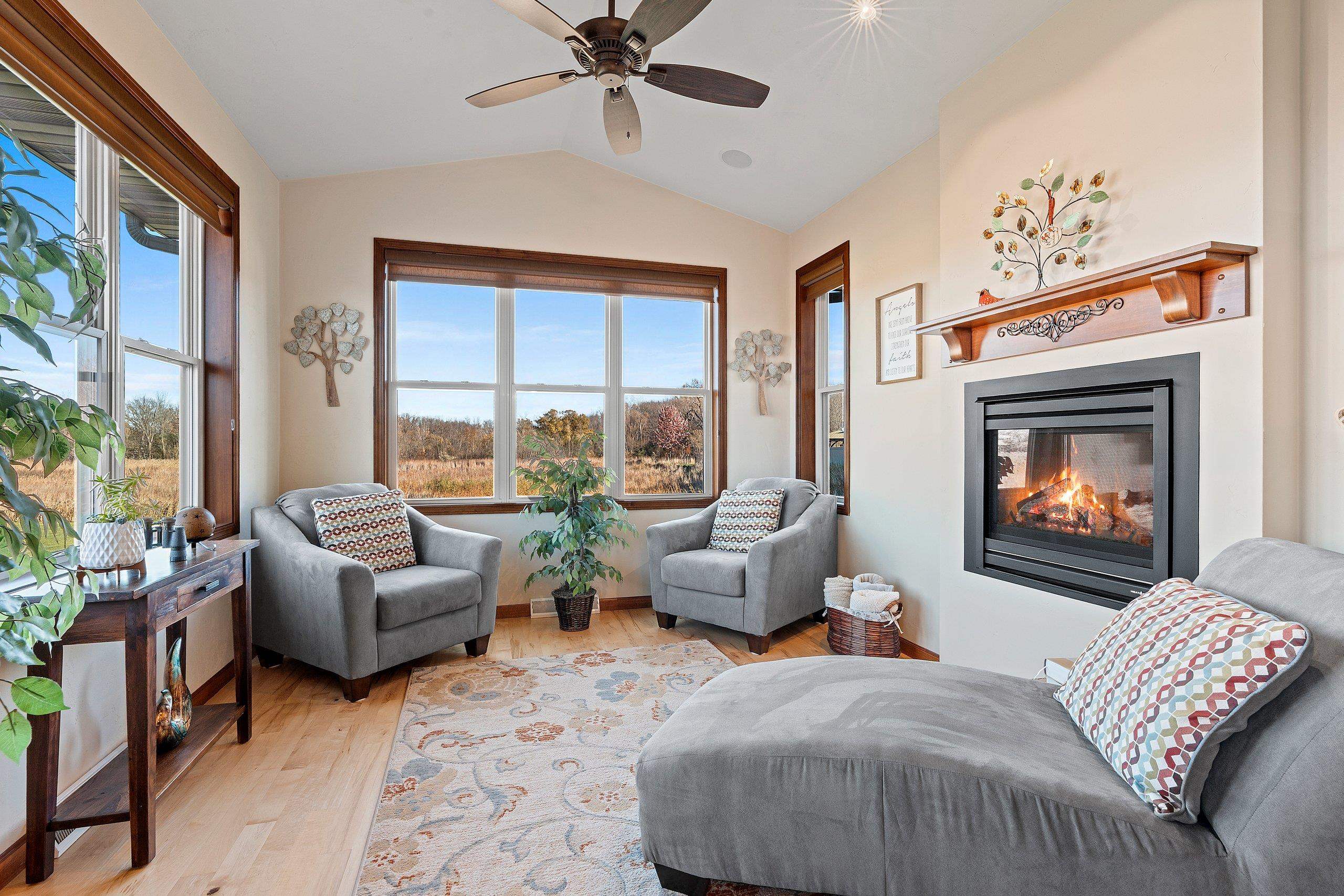 NEENAH, Wisconsin, 54956, United States, 3 Bedrooms Bedrooms, ,3 BathroomsBathrooms,Residential,For Sale,1986561