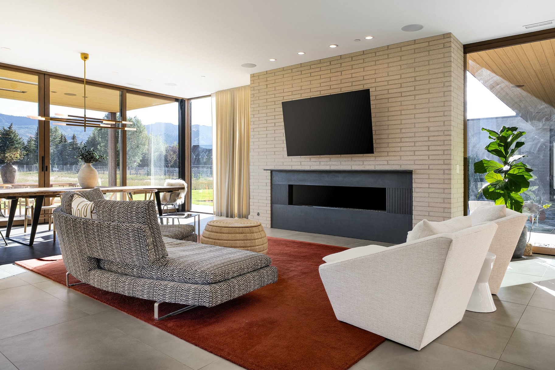 Single-Level Modern at Old Ranch Road Surrounded by Meadow and Mountain Views - 物件實景