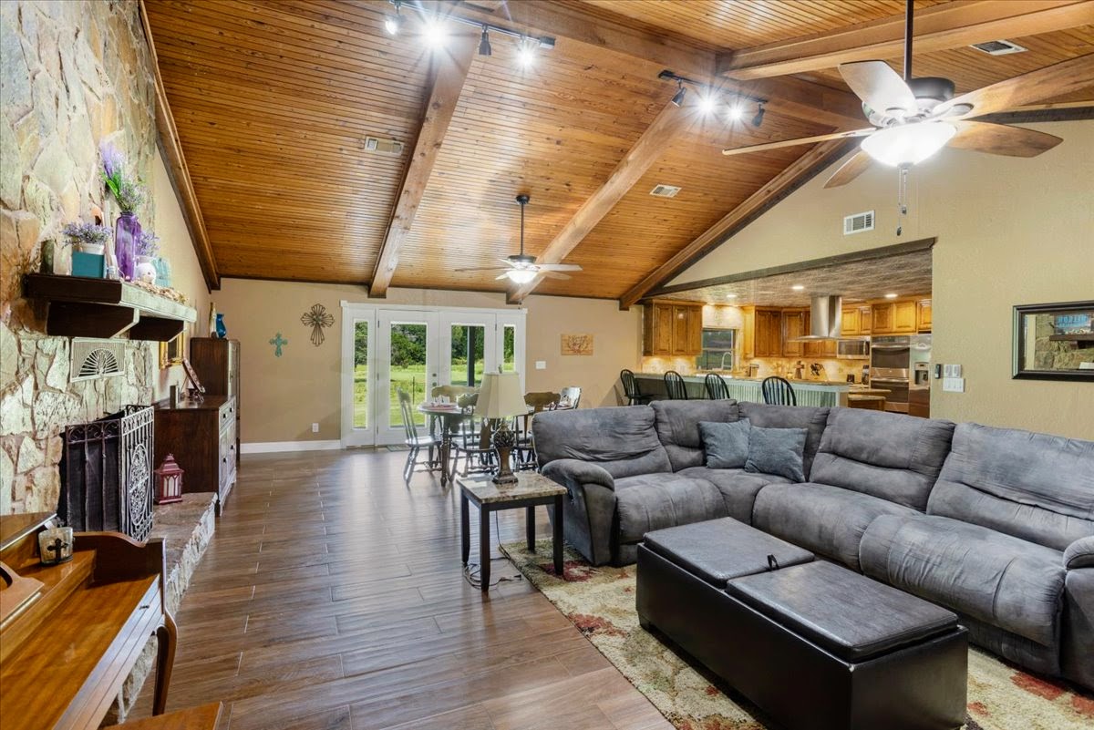 Savoy, Texas, 75479, United States, 3 Bedrooms Bedrooms, ,2 BathroomsBathrooms,Residential,For Sale,1979874